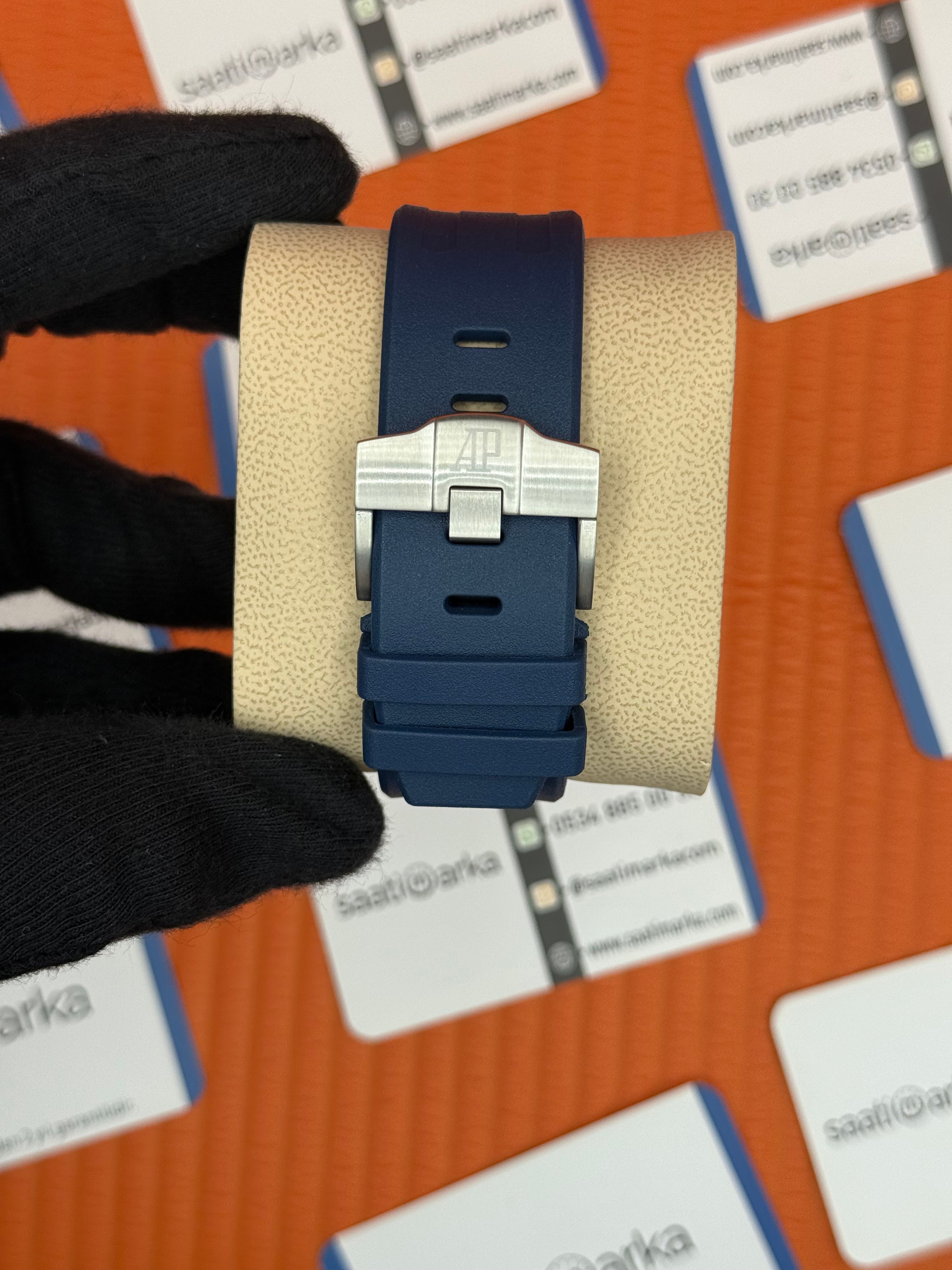 AUDEMARS PİGUET ROYAL OAK LACİVERT KADRAN LACİVERT KAUÇUK KORDON 