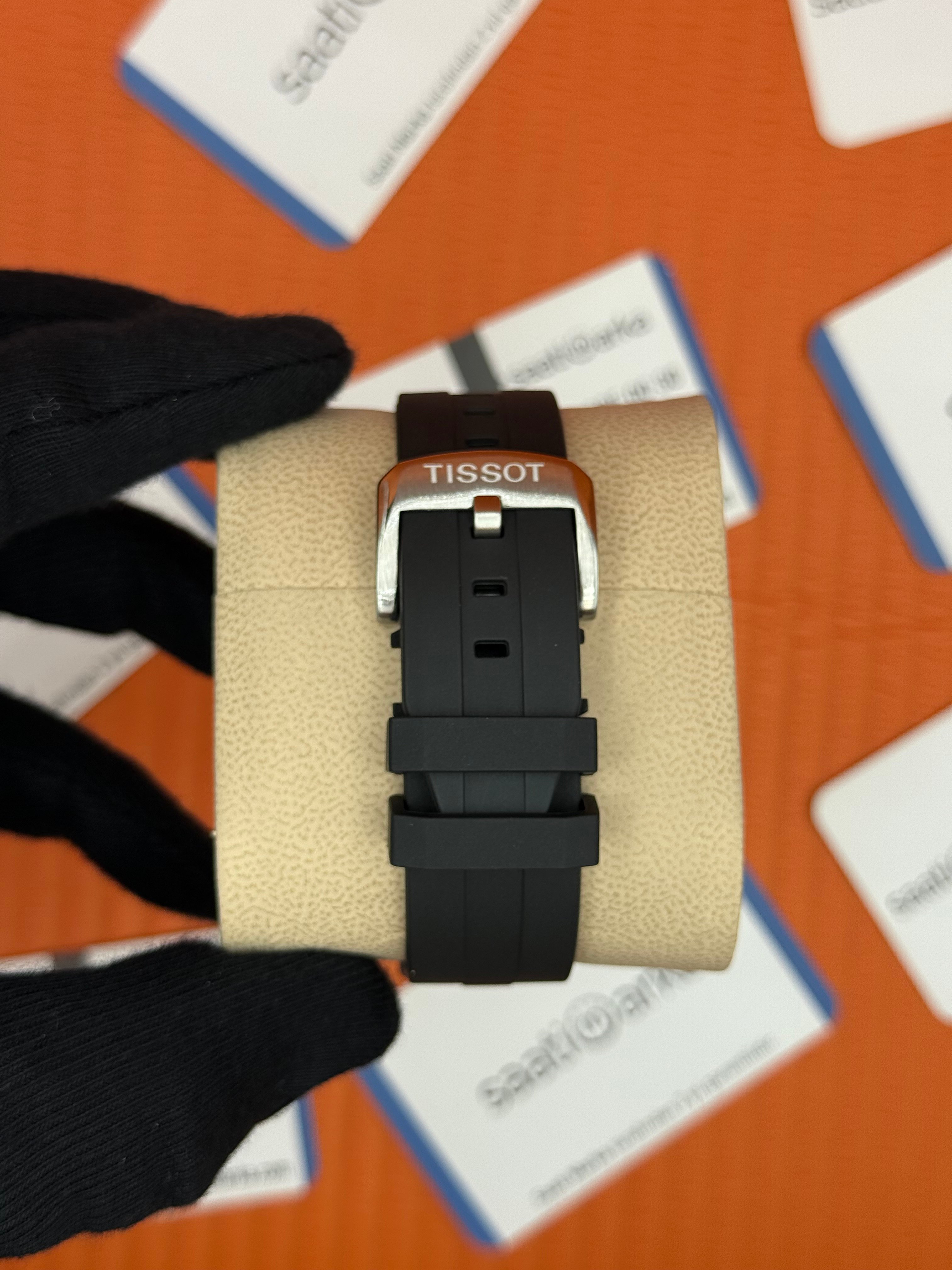TISSOT siyah kauçuk kordon siyah kadran silver kasa erkek kol saati