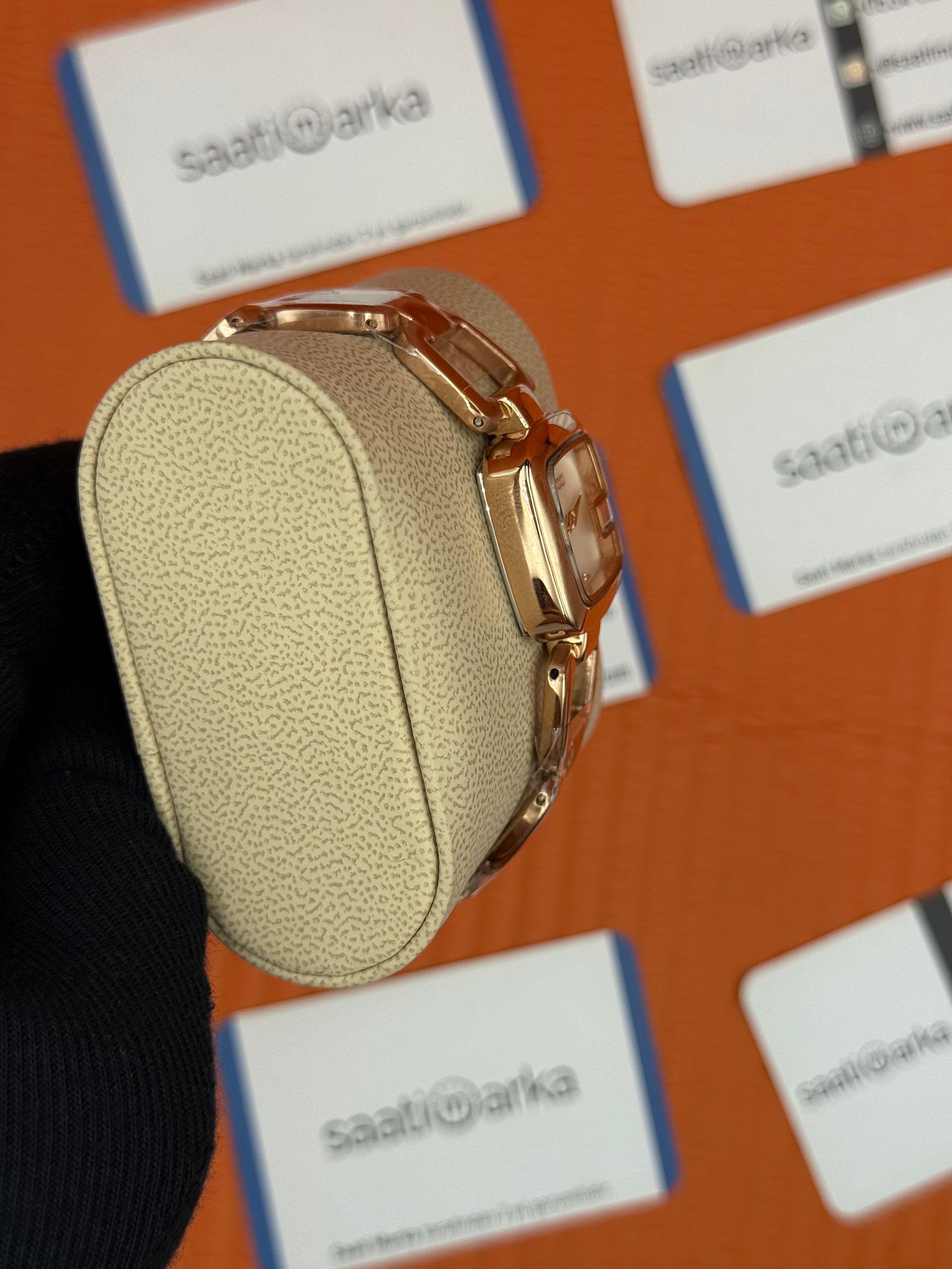 GUCCI YA125513 beyaz kadran rose kasa kordon kadın kol saati