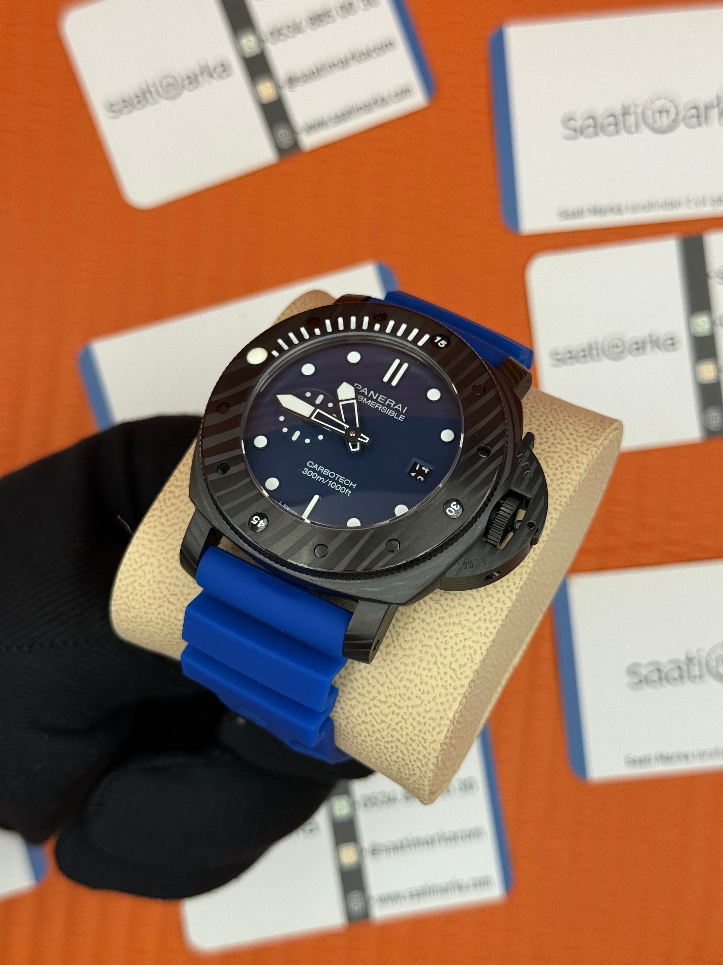 PANERAI submersible carbotech 300mm  mavi kauçuk kordon siyah kasa lacivert kadran