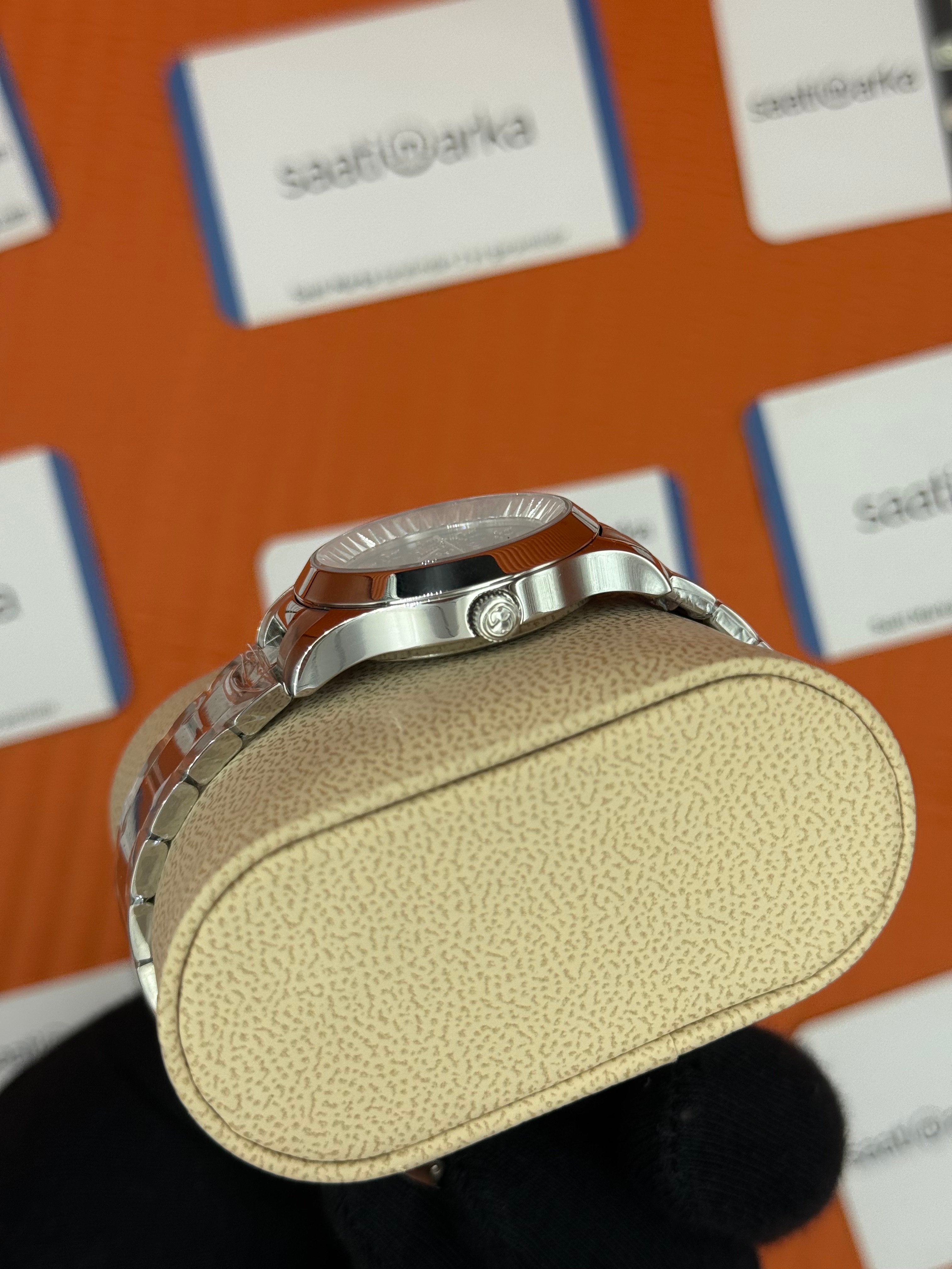 GUCCI YA1267176 yeşil siyah kadran silver kasa kordon kadın kol saati
