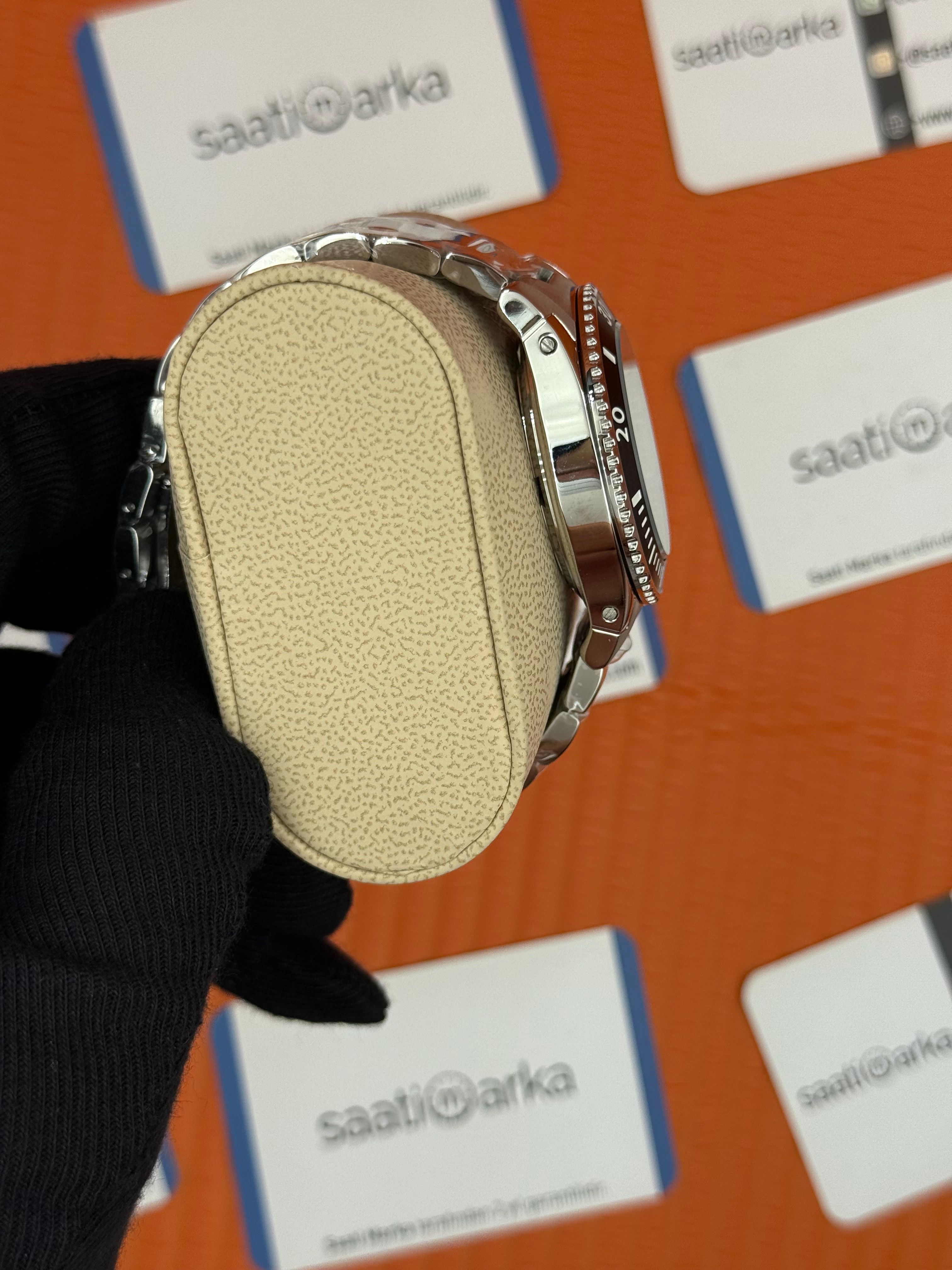 GUCCI DİVE 300M siyah kadran silver kasa kordon siyah bezel