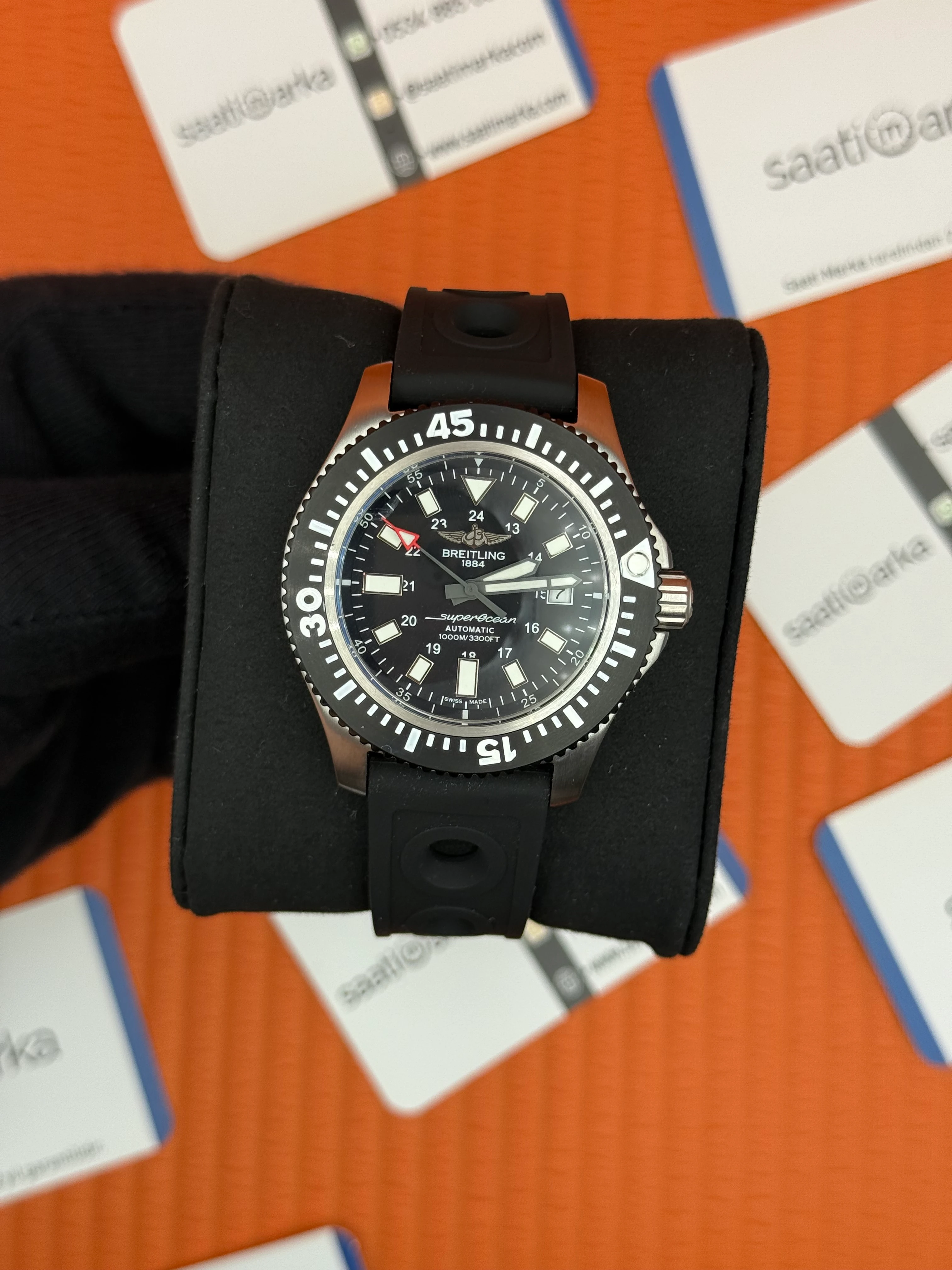 BREITLING Superocean black dial bezel siyah kauçuk kordon çelik kasa