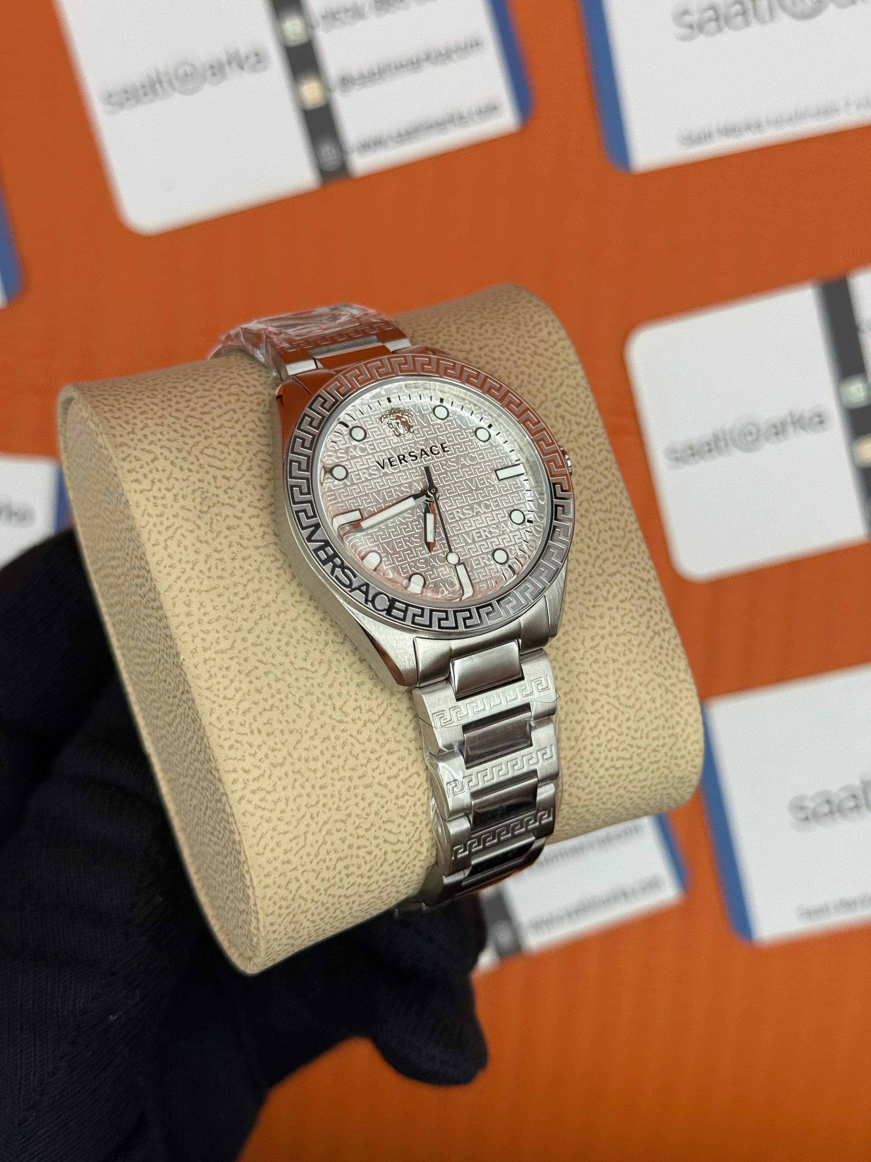 VERSACE beyaz kadran silver kasa kordon kadın kol saati