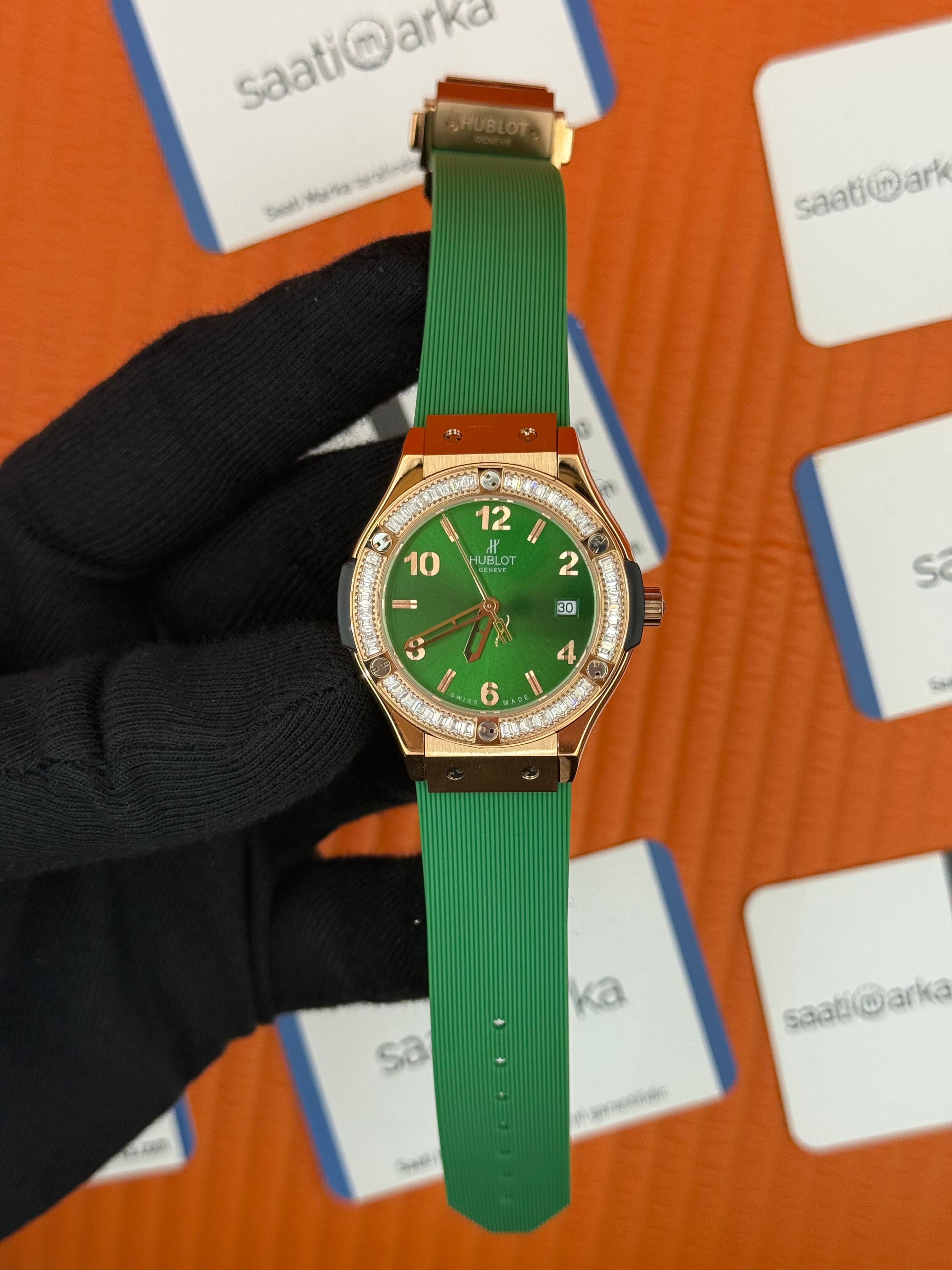 HUBLOT taşlı bezel rose kasa yeşil kadran yeşil kauçuk kordon kadın kol saati