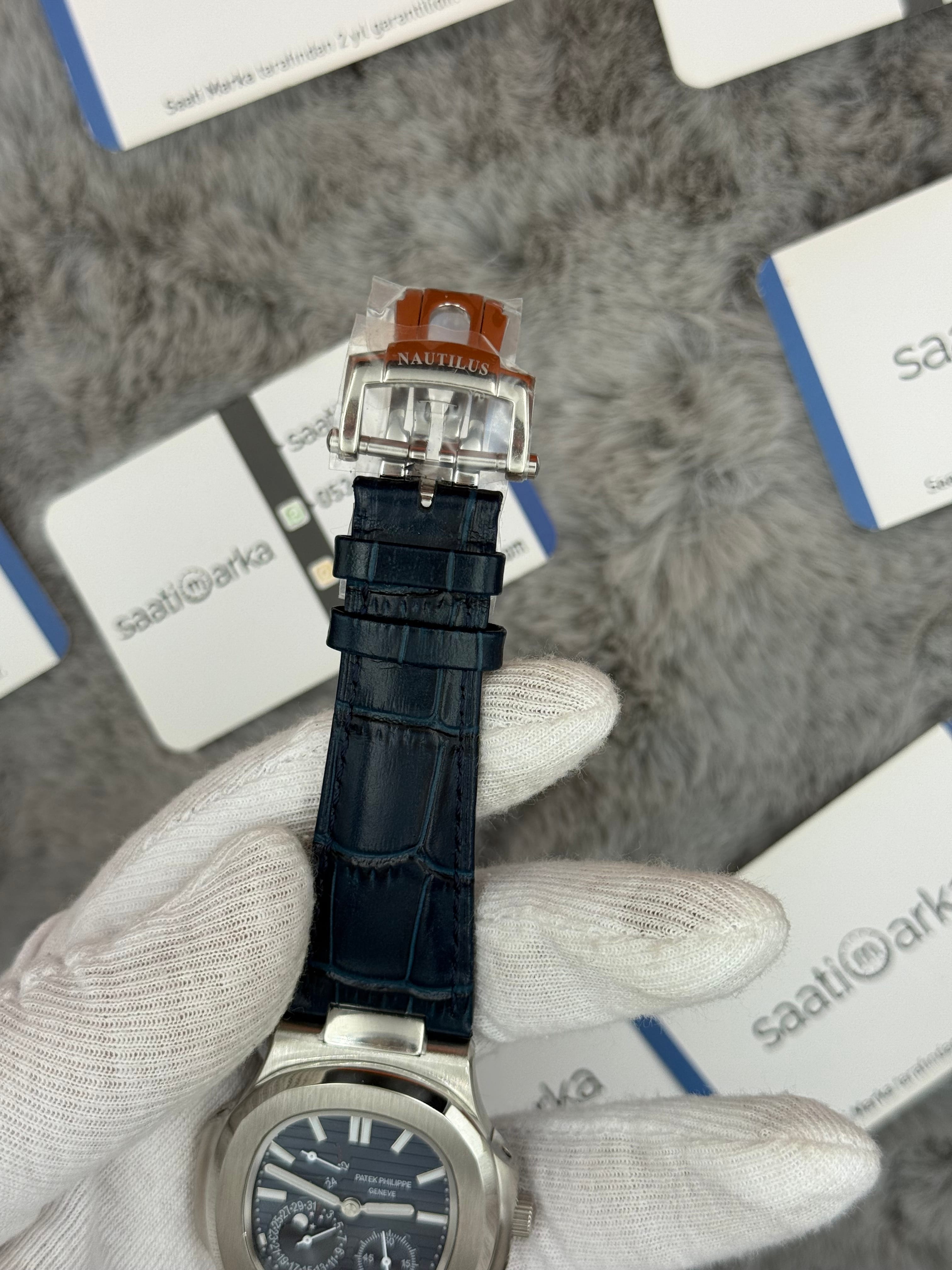 PATEK PHİLİPPE nautilus moontphase 5712 lacivert kadran lacivert deri kordon silver kasa 40mm erkek kol saati