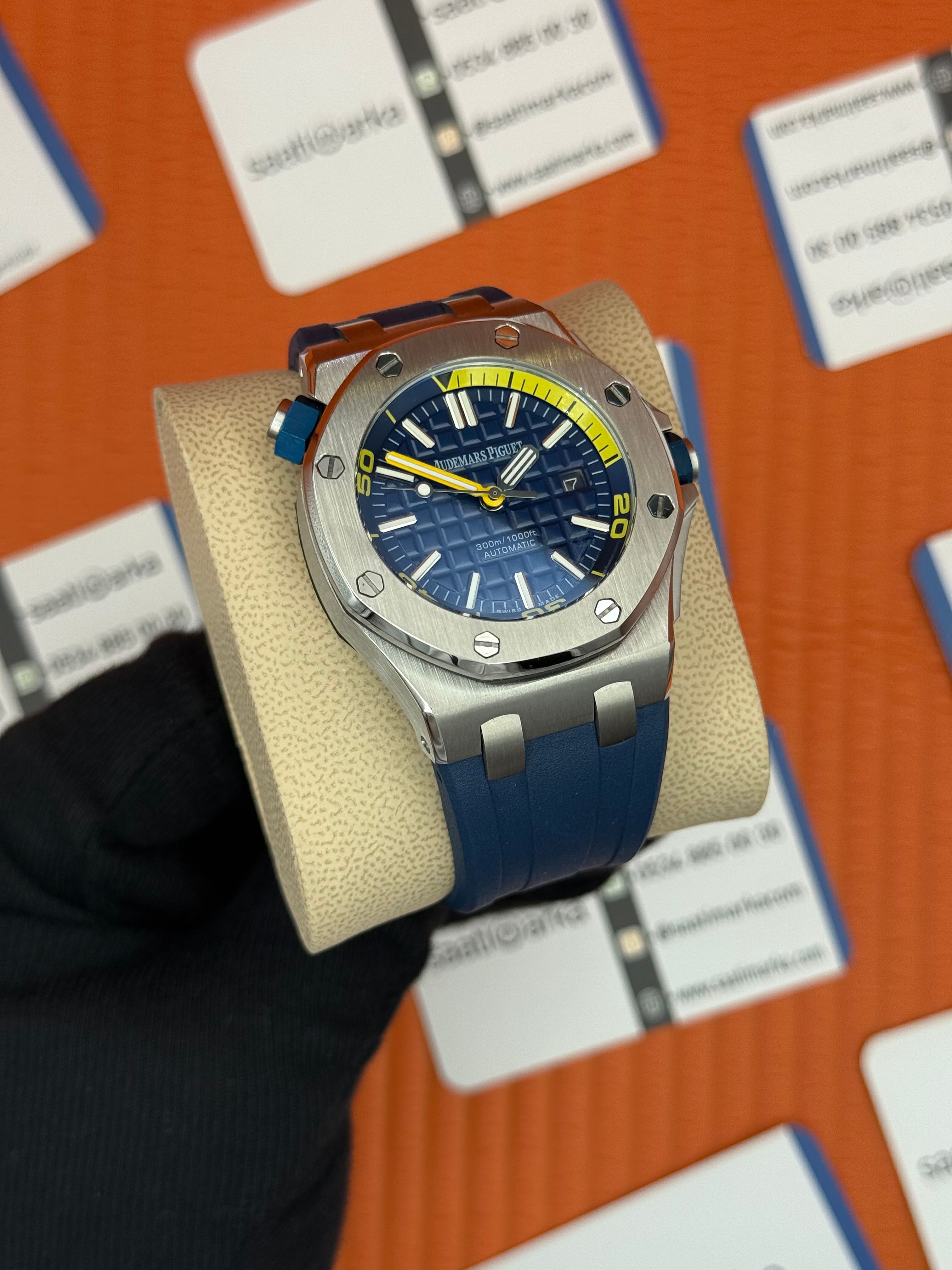 AUDEMARS PİGUET ROYAL OAK LACİVERT KADRAN LACİVERT KAUÇUK KORDON 