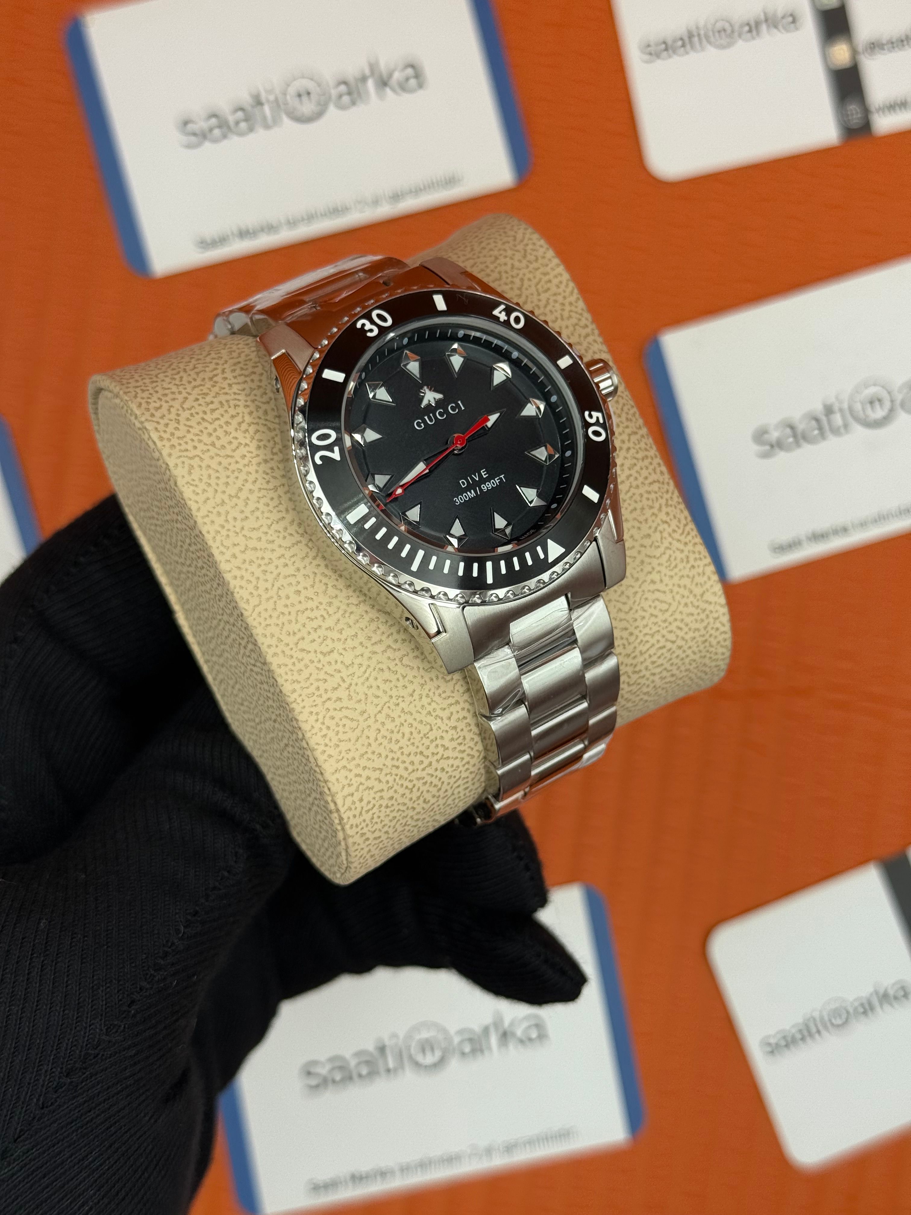 GUCCI DİVE 300M siyah kadran silver kasa kordon siyah bezel