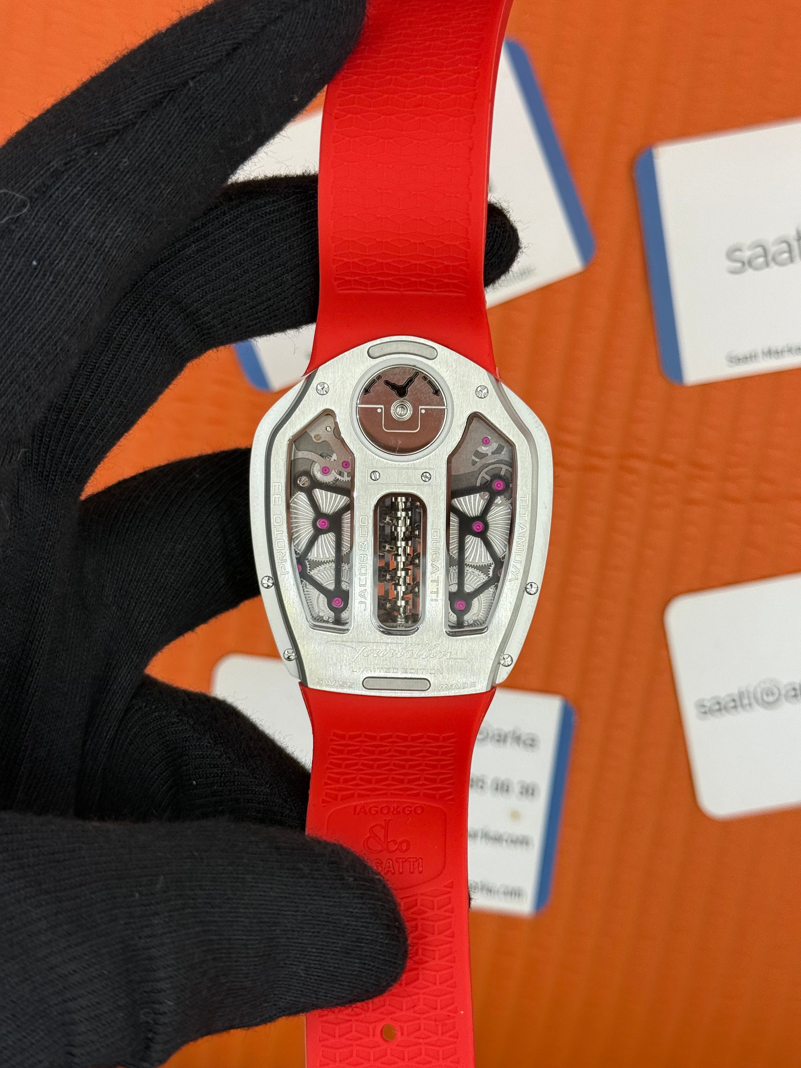 JACOB&CO BUGATTI turbllon kadran kırmızı kauçuk kordon silver kasa 