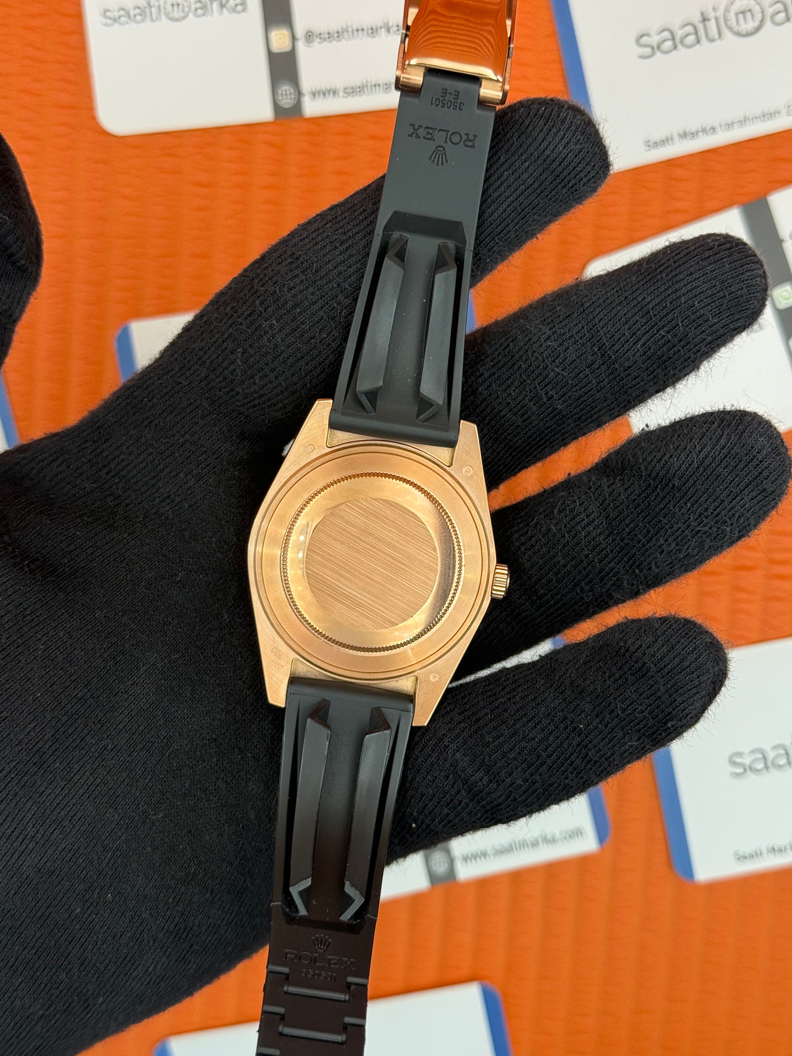 ROLEX Sky Dweller white dial rose kasa siyah kauçuk kordon