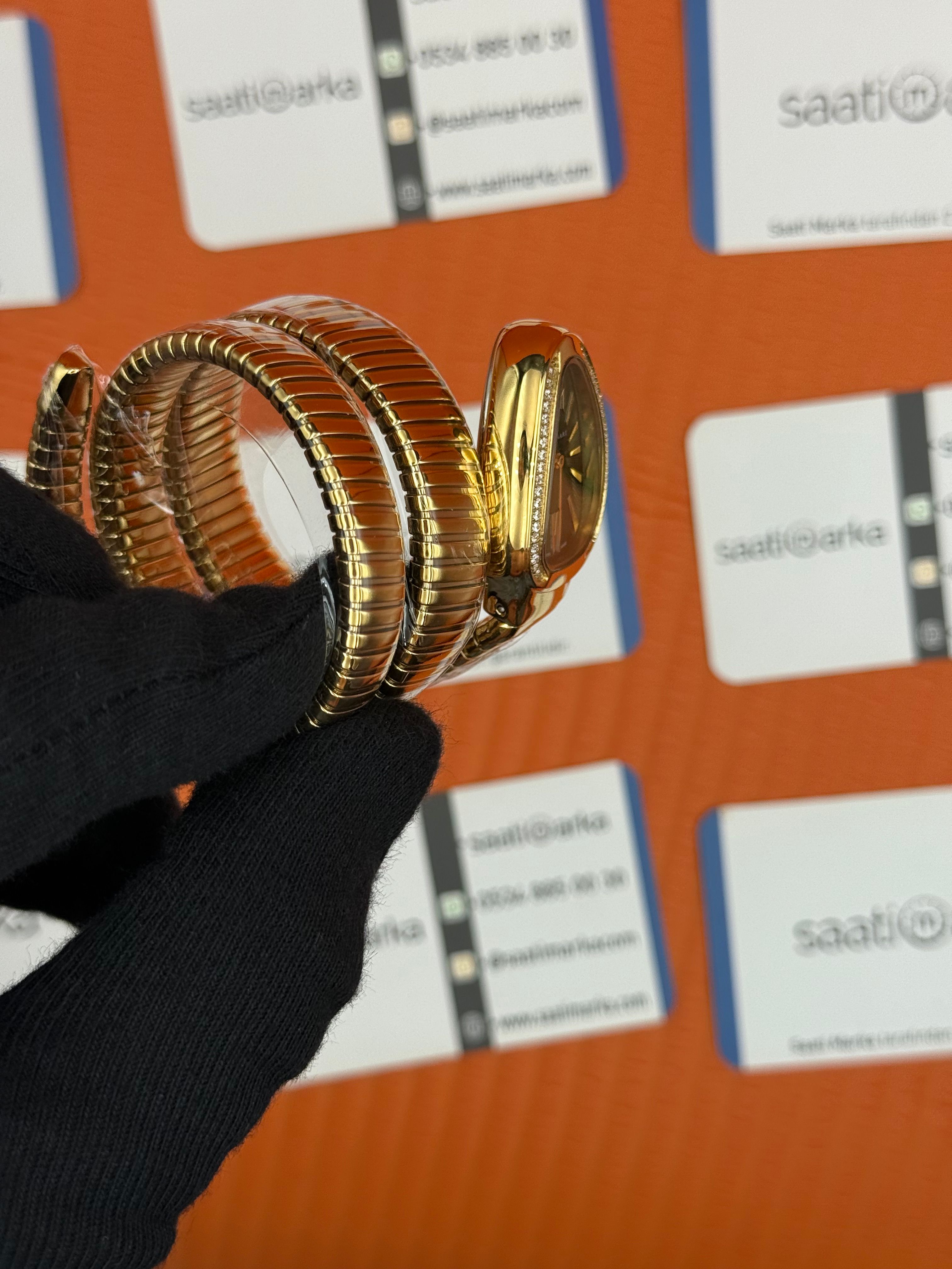 BVLGARİ serpenti çift sarma gold kordon taşlı bezel yeşil kadran kadın kol saati