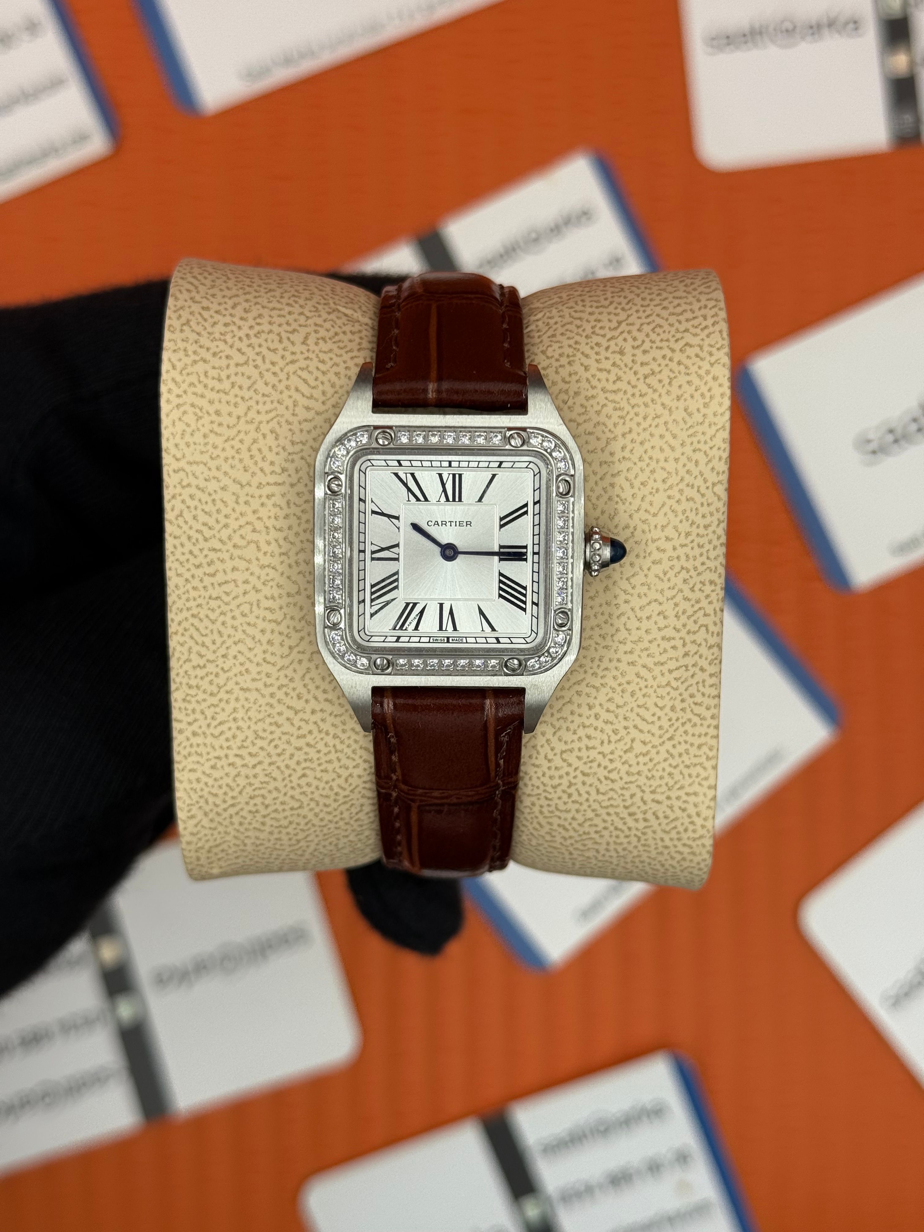 CARTIER Santos 27mm kadın kol saati silver kasa taşlı bezel kahverengi deri kordon