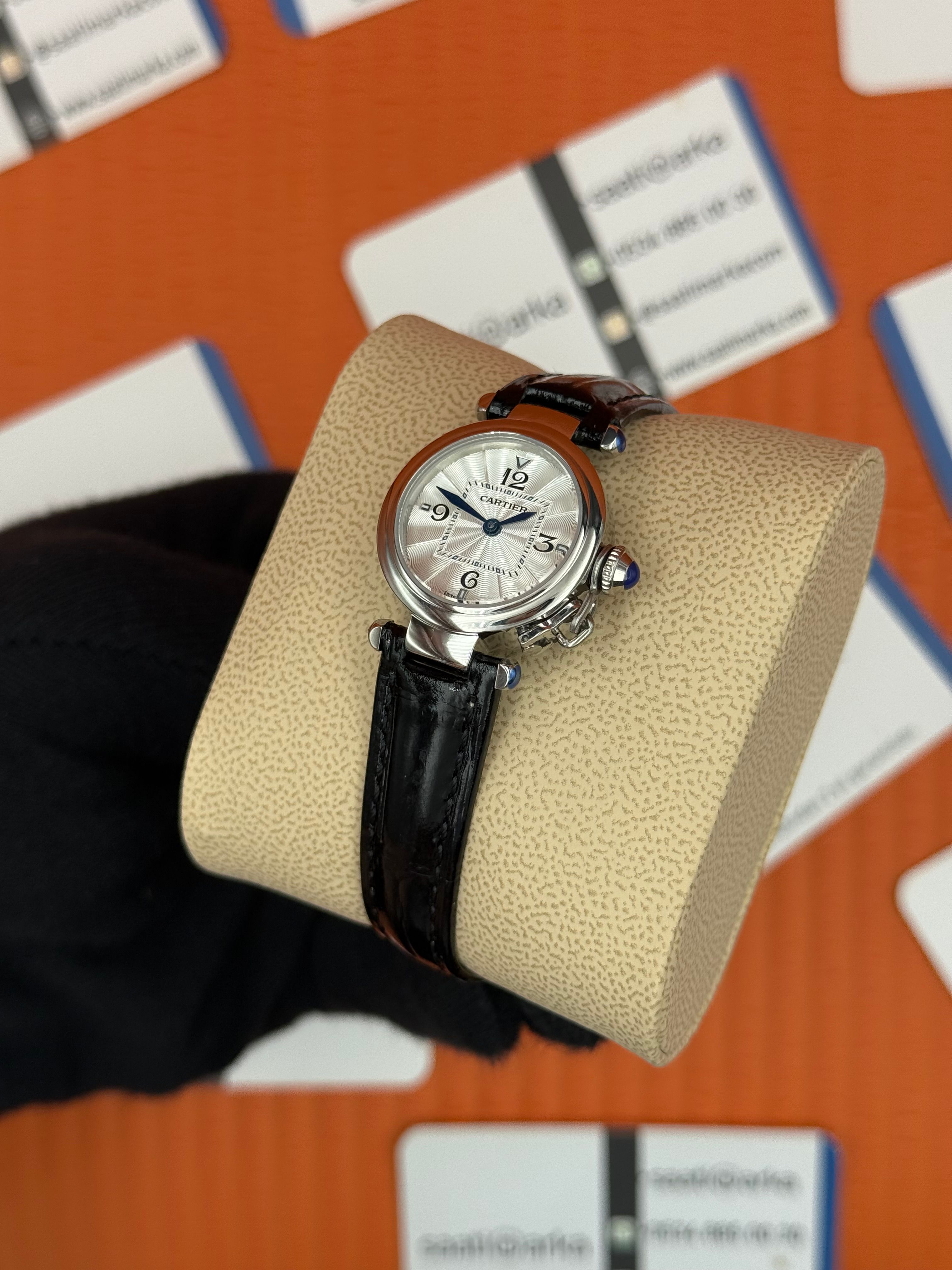 CARTIER Pasha 27mm kadın kol saati silver kasa siyah deri kordon