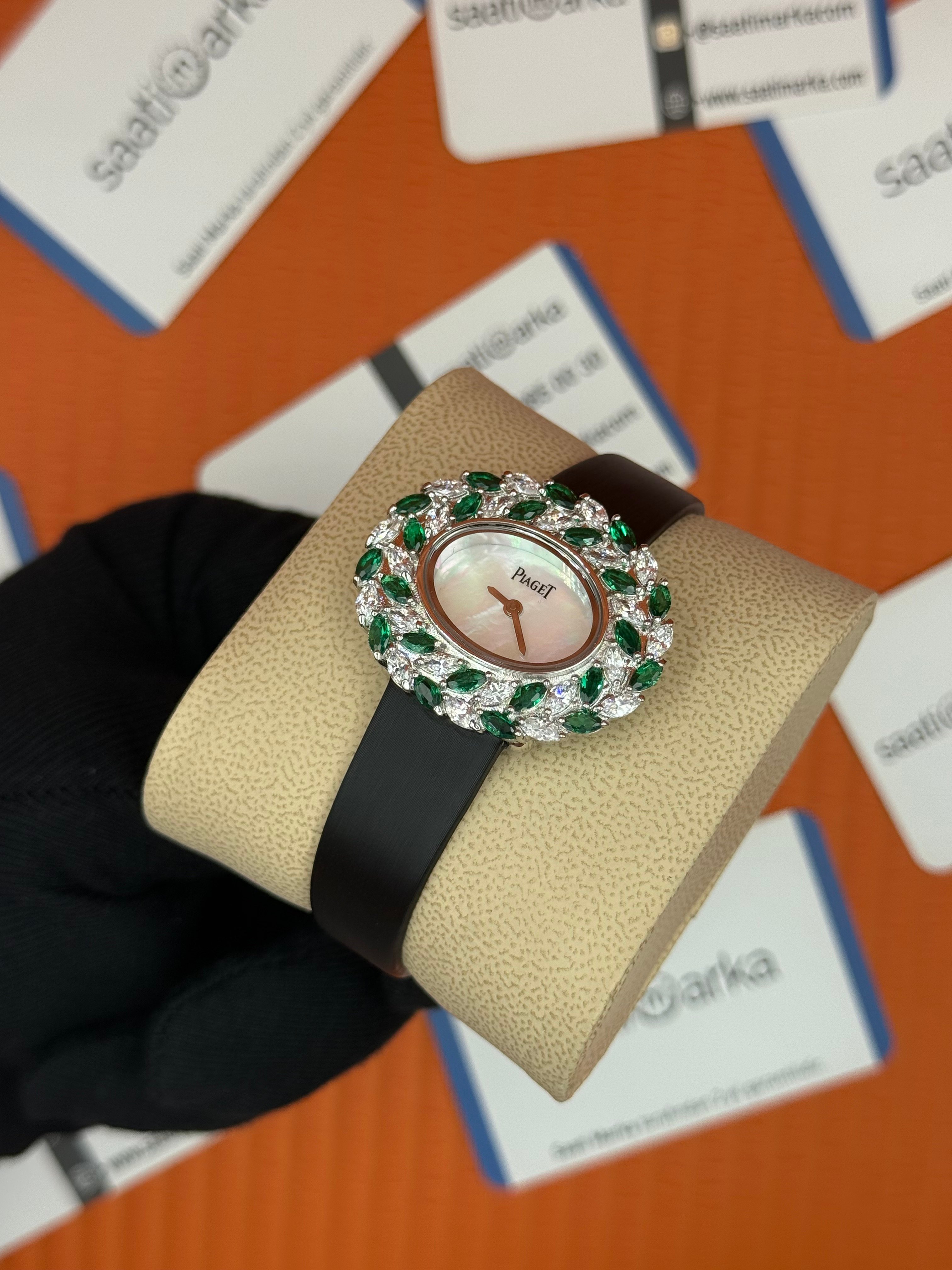 PIAGET taşlı bezel sedef kadran deri siyah kordon