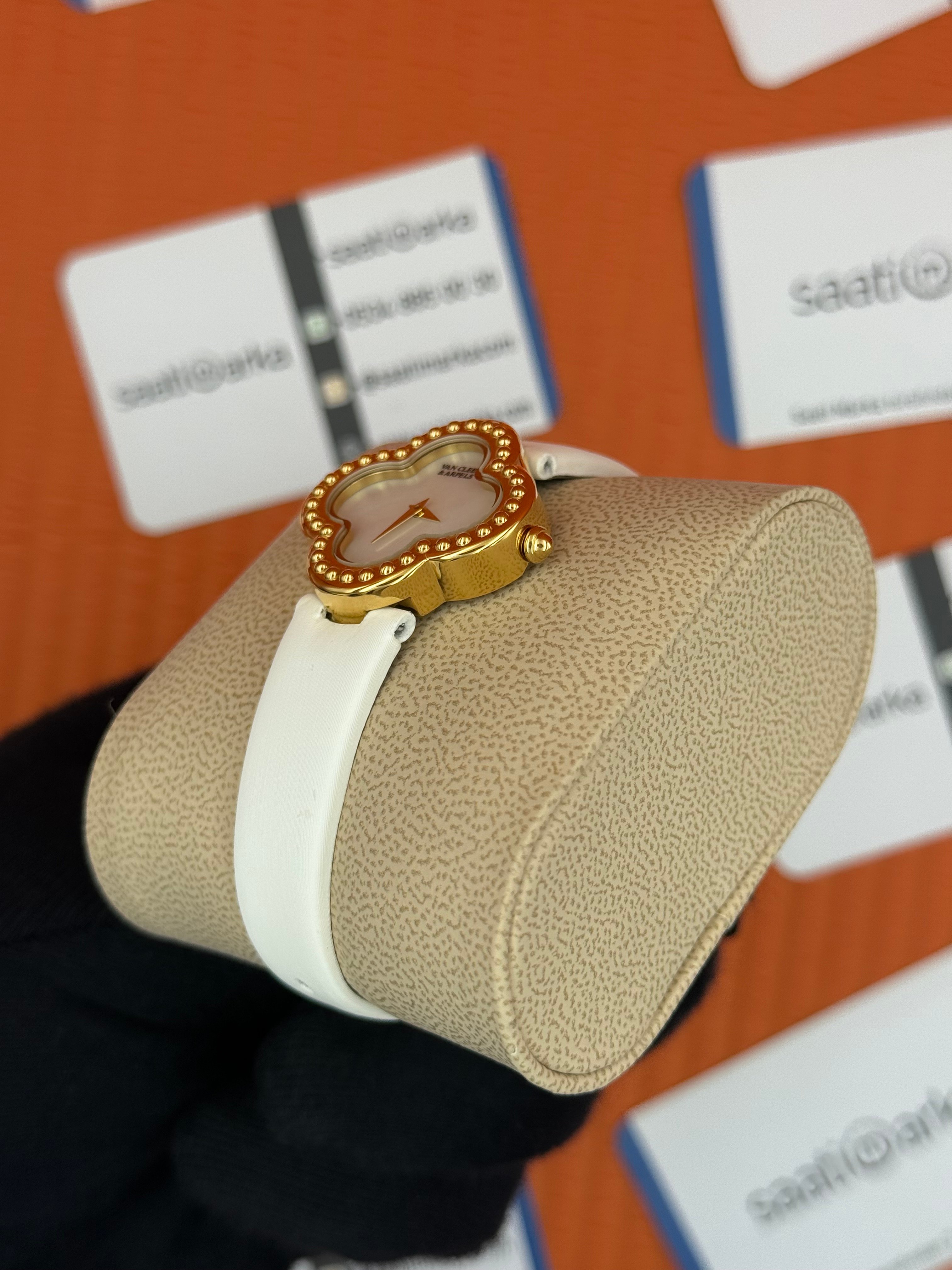 VAN CLEEF beyaz kadran beyaz deri kordon gold kasa bezel kadın kol saati