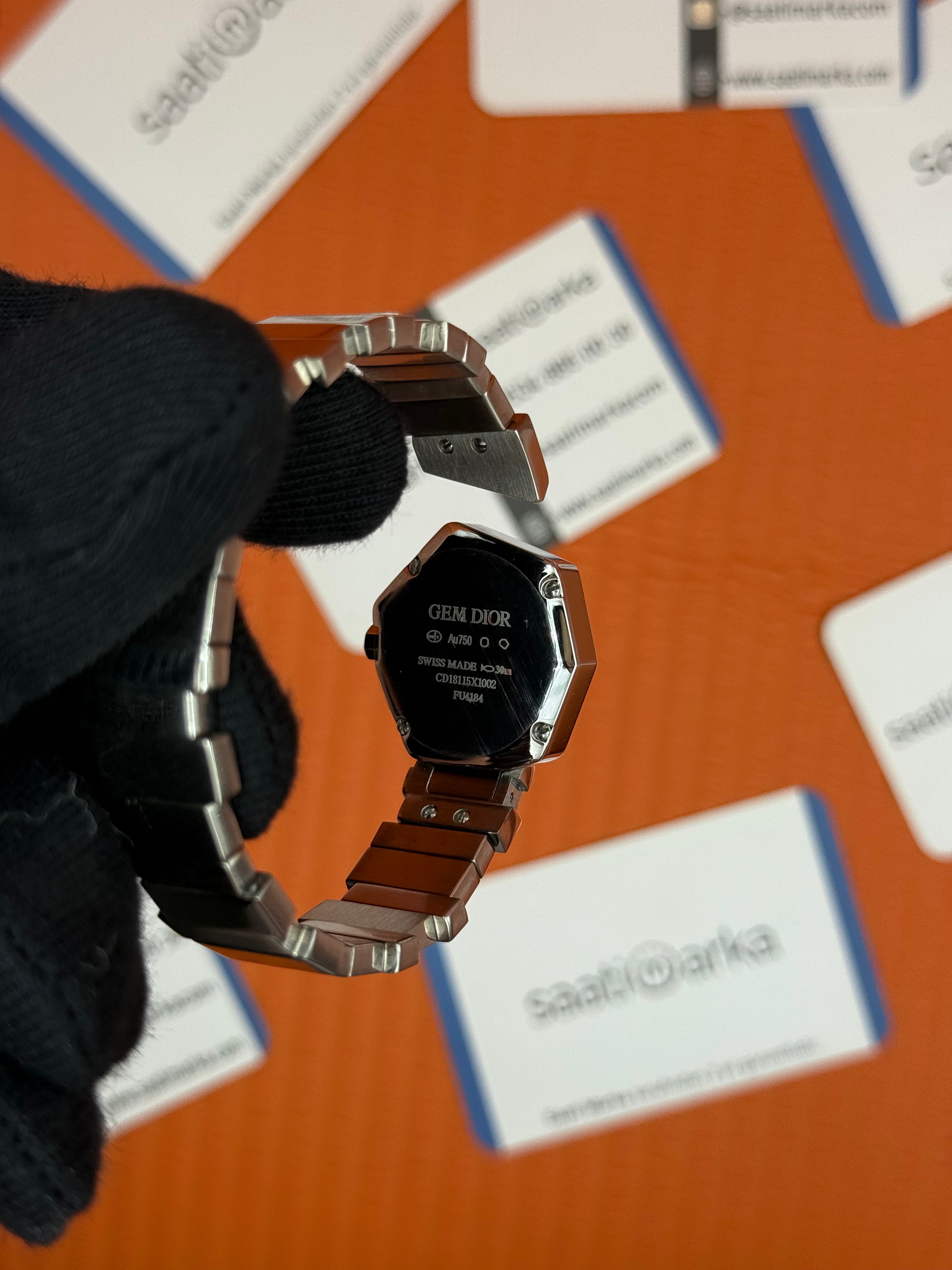 DİOR taşlı bezel siyah kadran silver kasa kordon kadı  kol saati