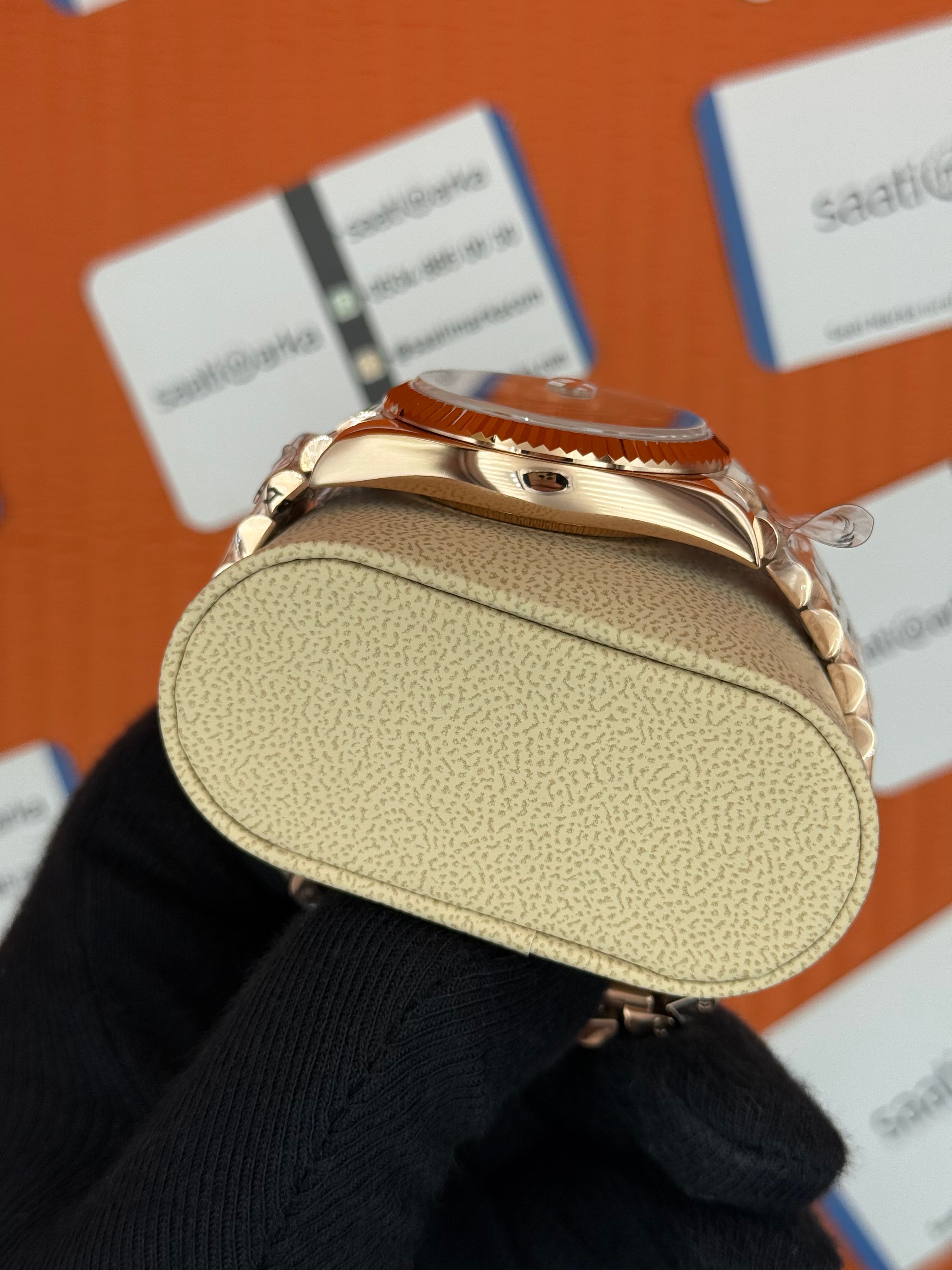 ROLEX Day Date roma rakamlı yeşil kadran rose kasa-kordon oyster 