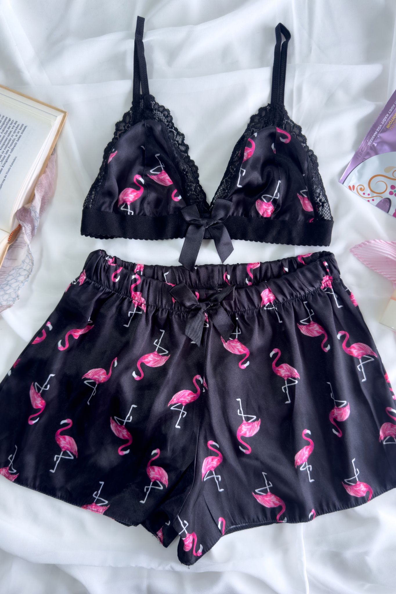Saten Siyah Flamingo Desenli Pijama Takımı