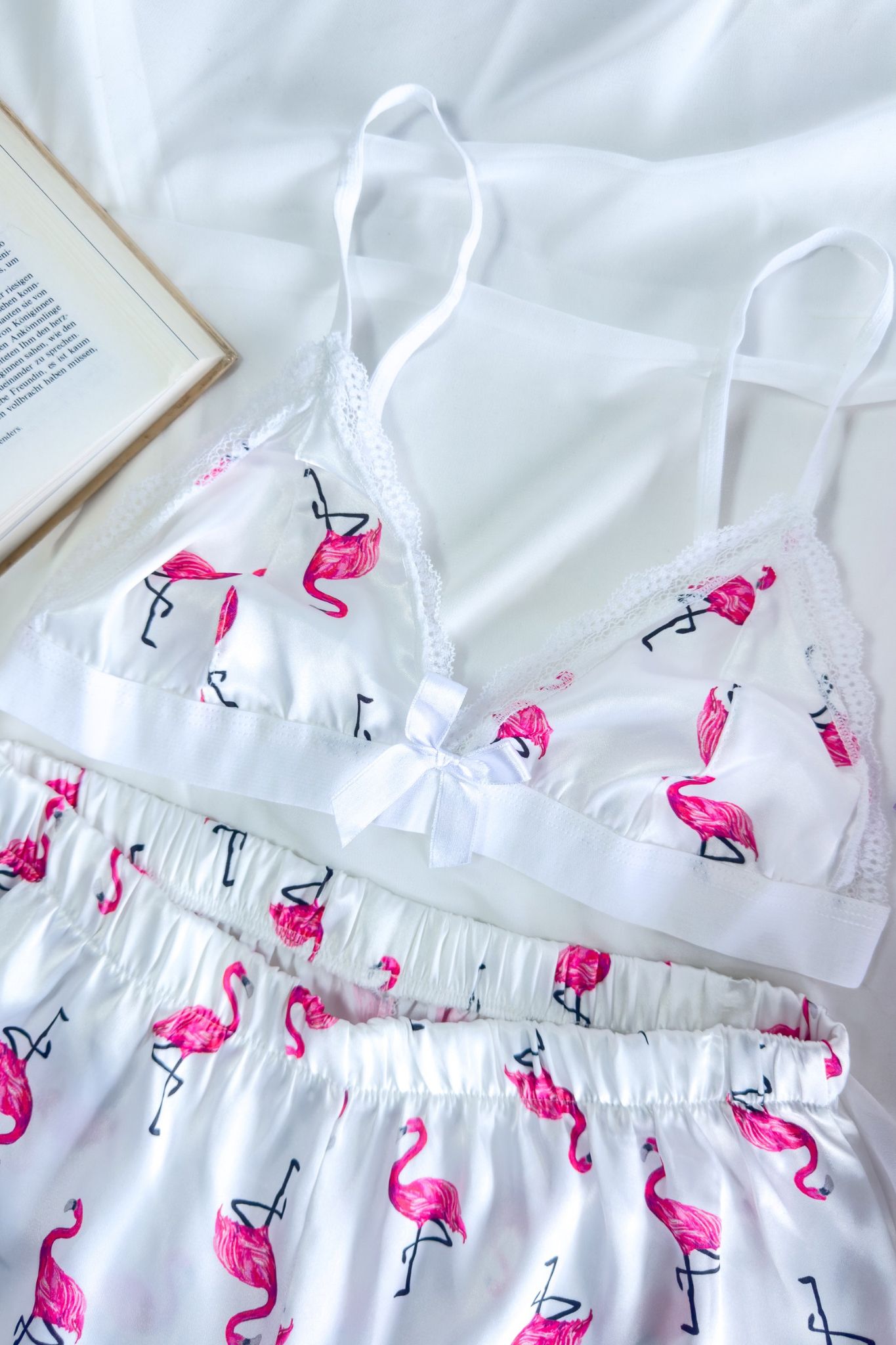 Saten Beyaz Flamingo Desenli Pijama Takımı