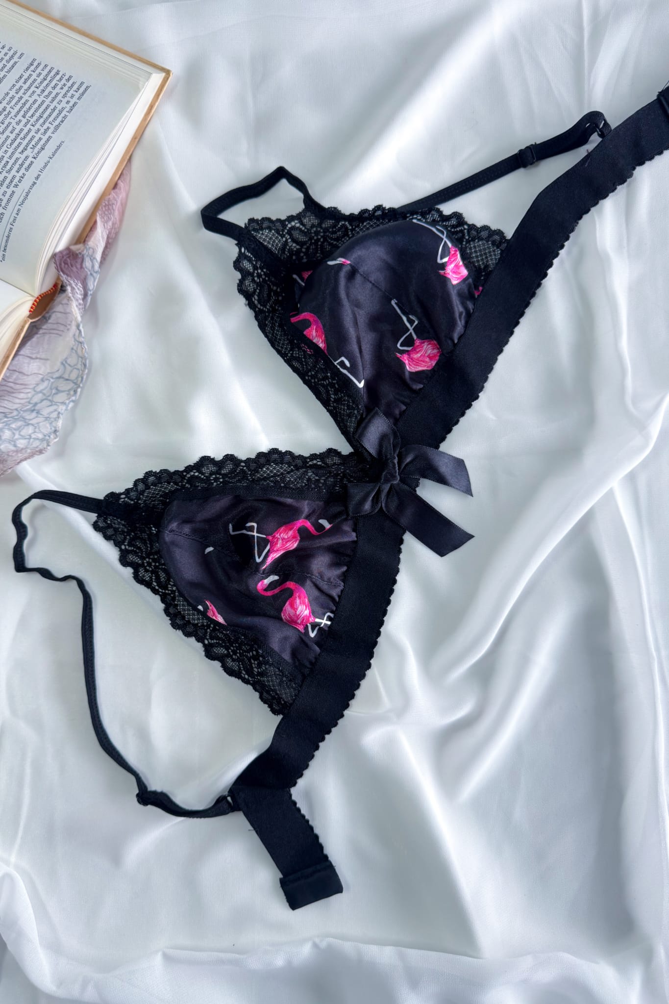 Saten Siyah Flamingo Desenli Pijama Takımı