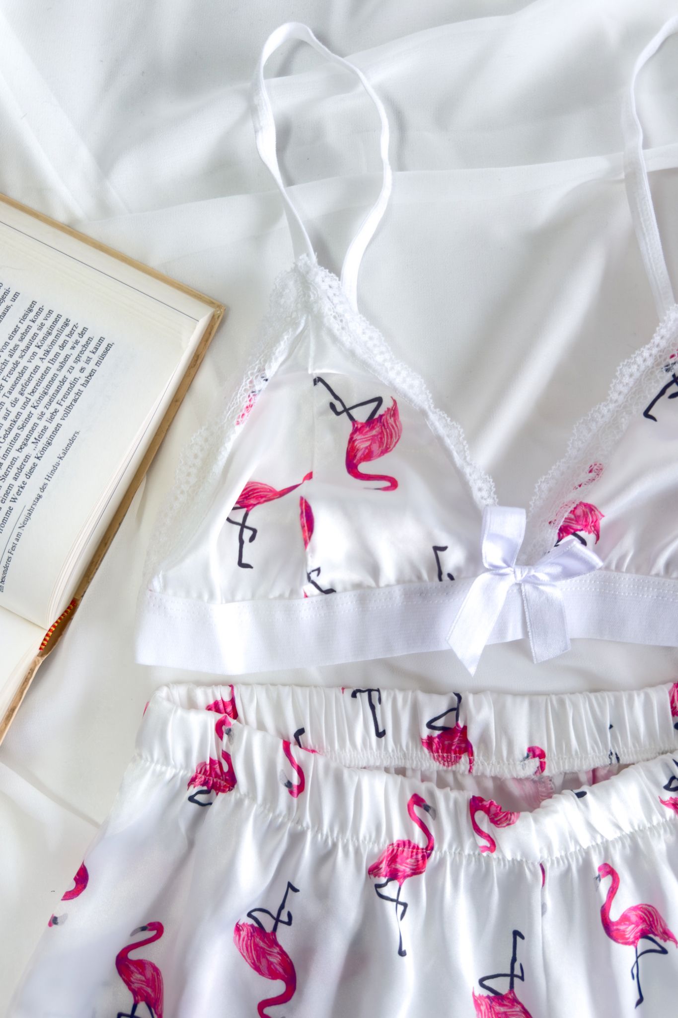 Saten Beyaz Flamingo Desenli Pijama Takımı