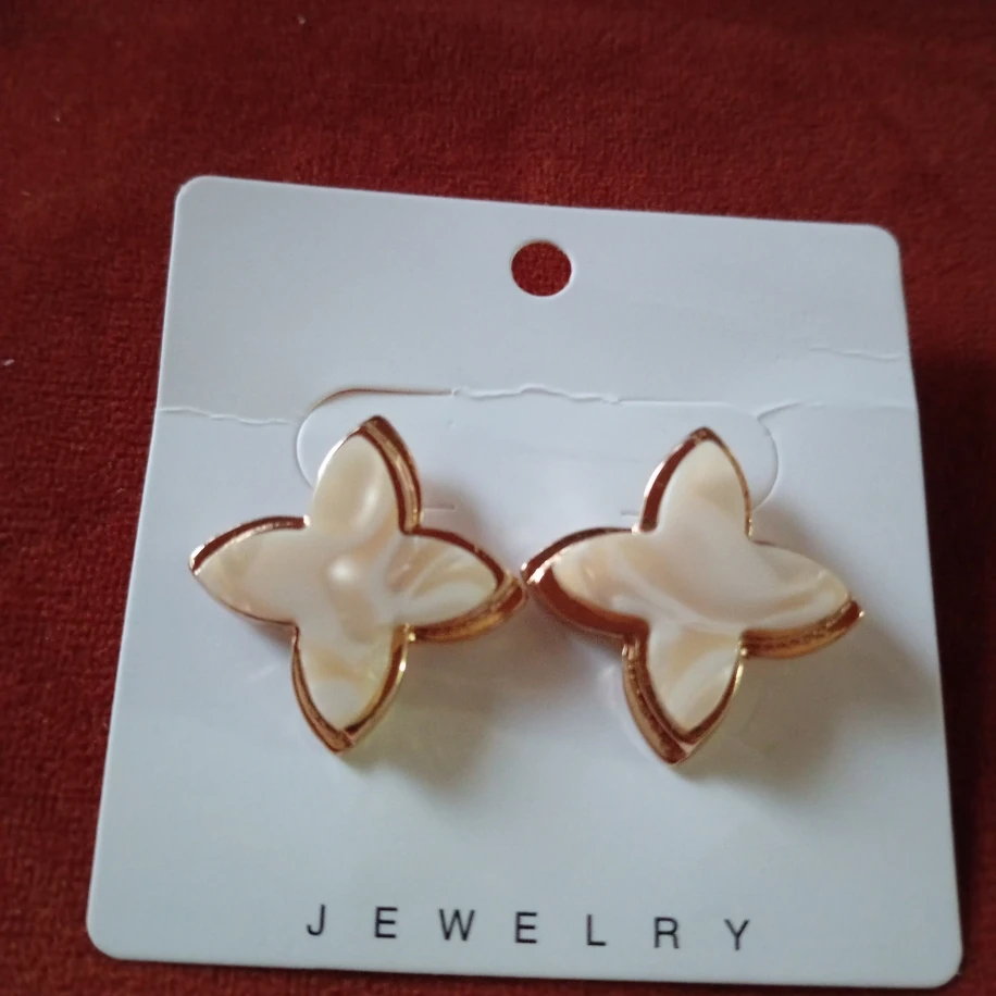 Sedefli Çiçek Küpe