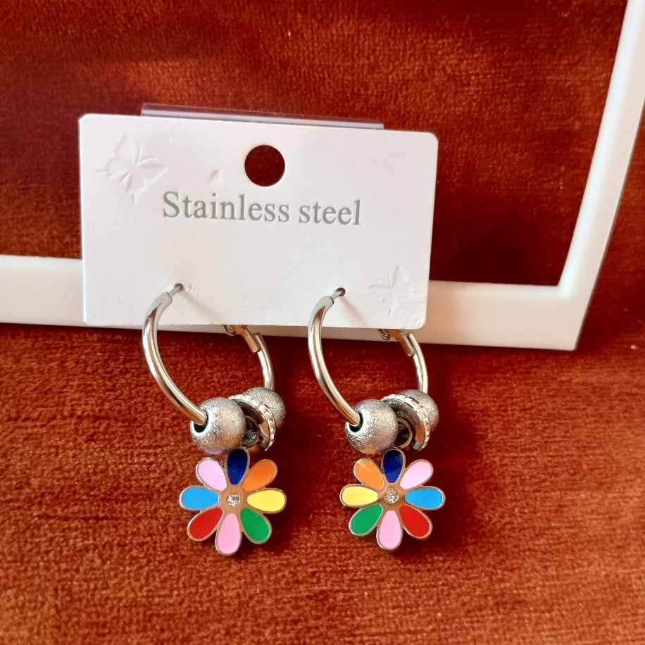 Çiçek Çelik küpe