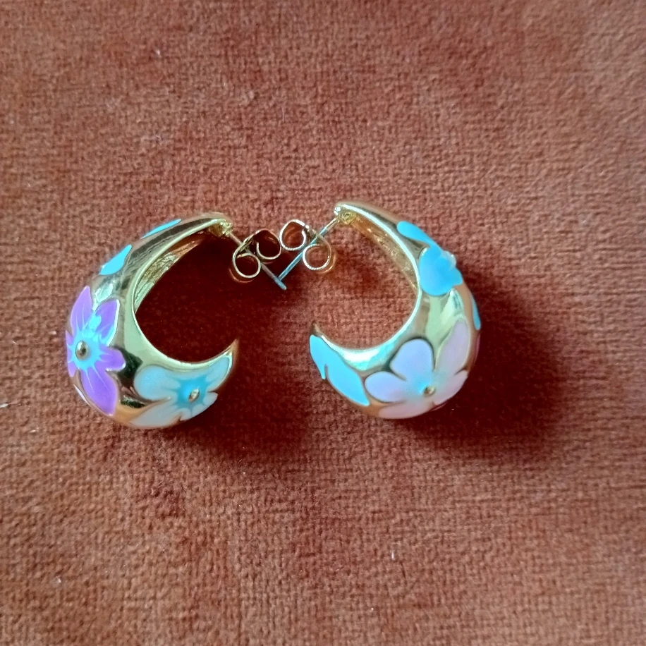 Renkli Çiçekli Çelik Küpe