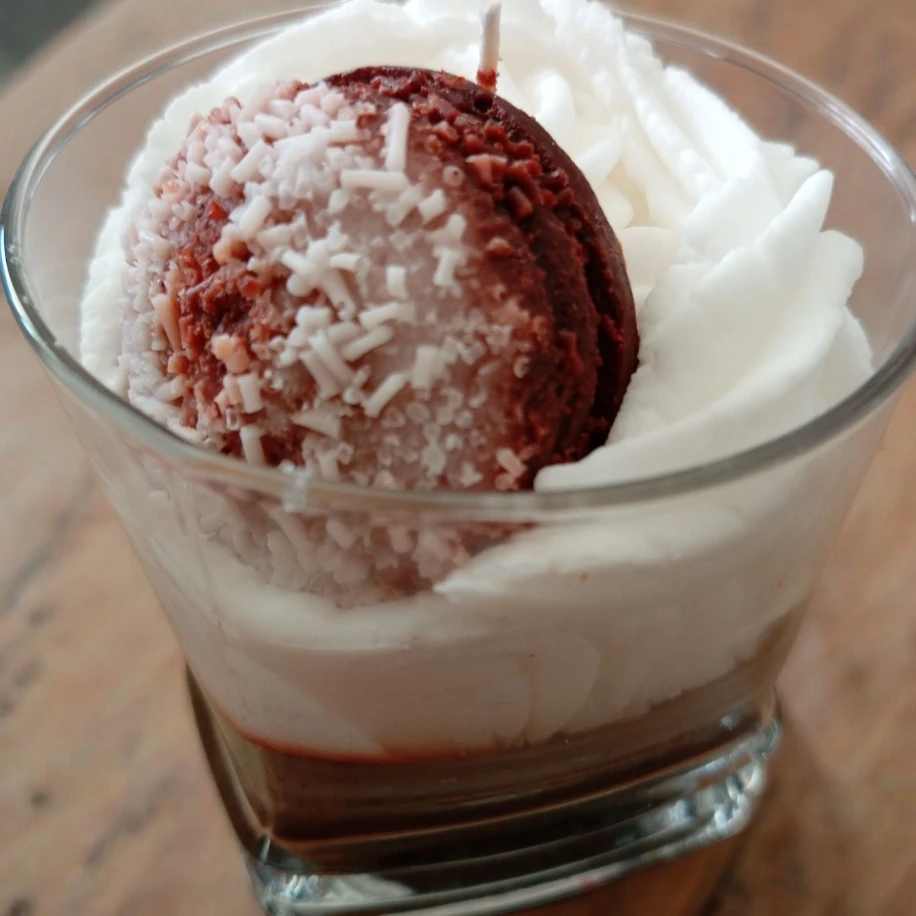 Eti puf kremalı bardak mum