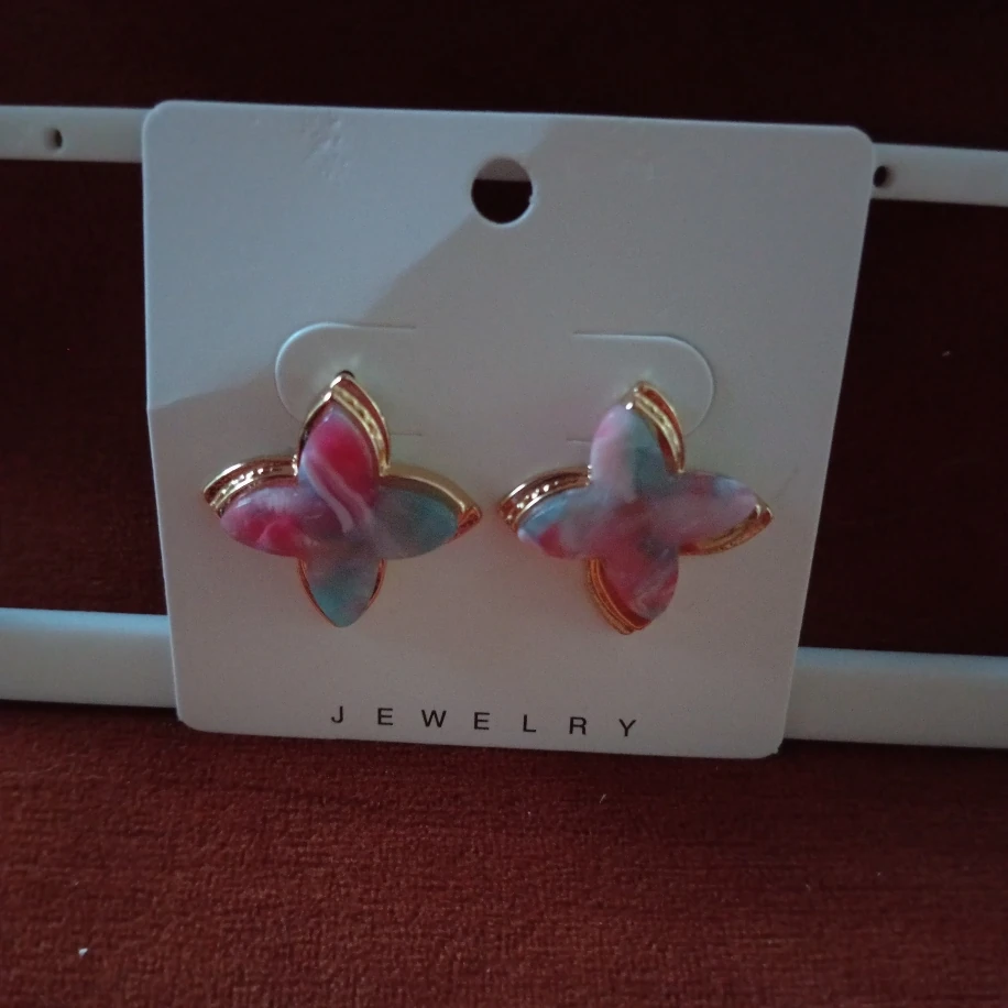 Taşlı Çiçek Küpe