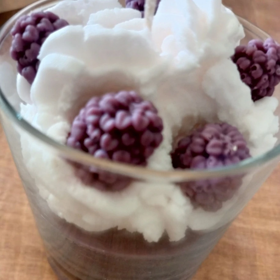 Böğürtlen bardak mum