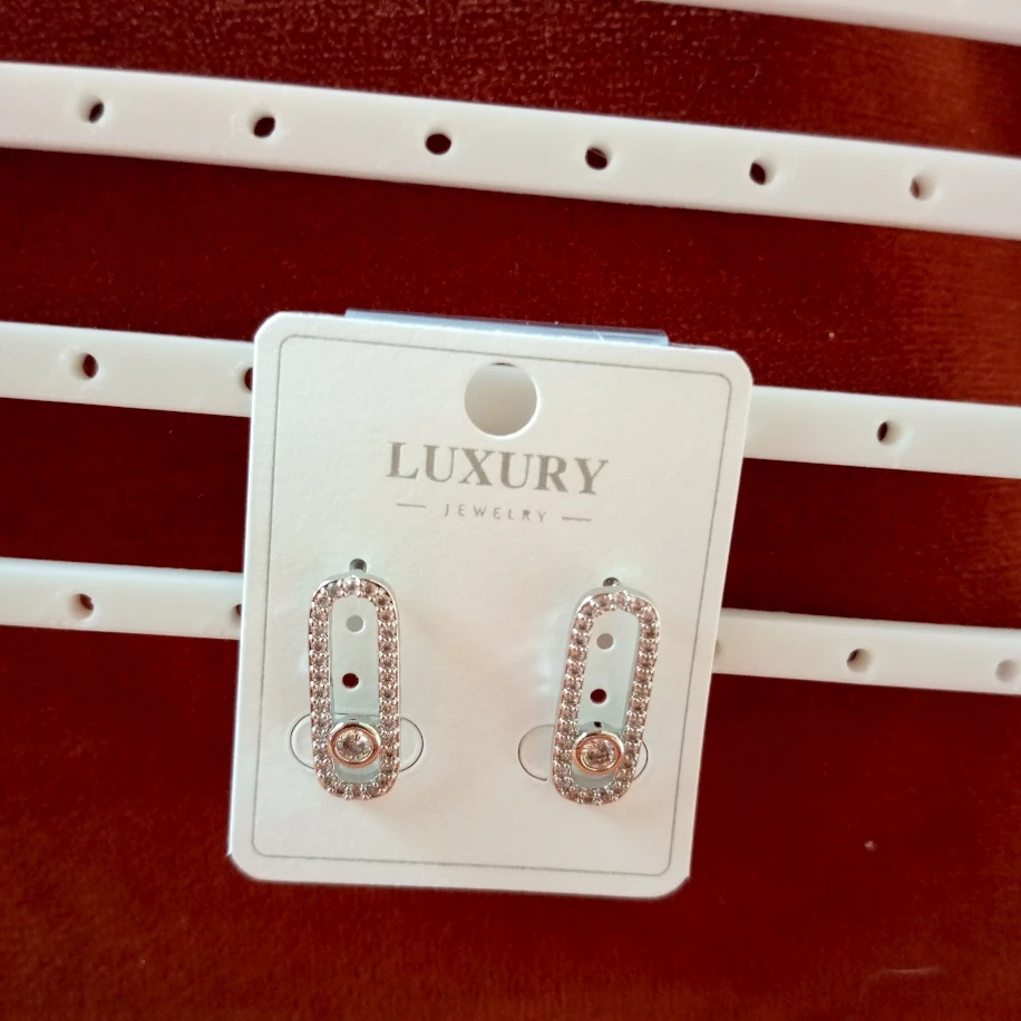 Gümüş Taşlı Çelik Küpe