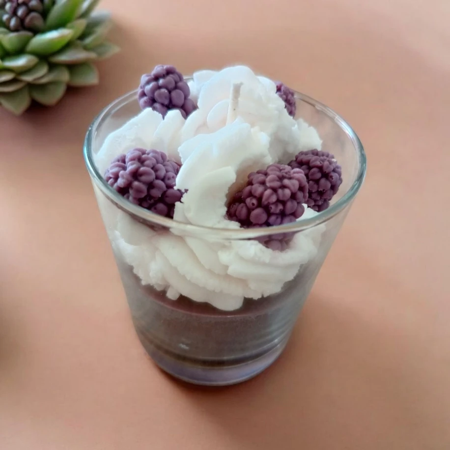 Böğürtlen bardak mum