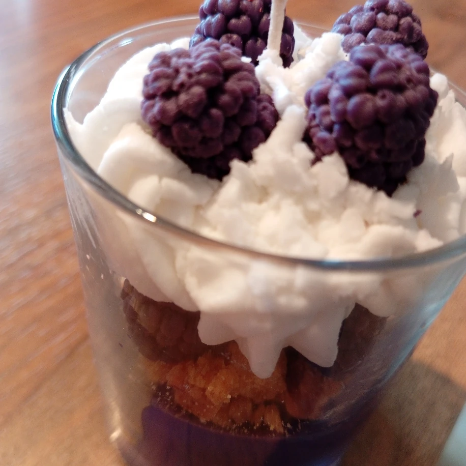 Kremalı böğürtlen mum