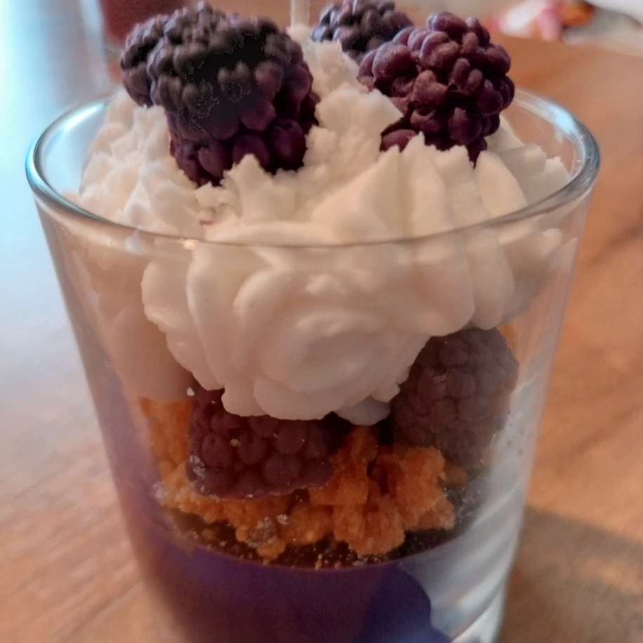 Kremalı böğürtlen mum