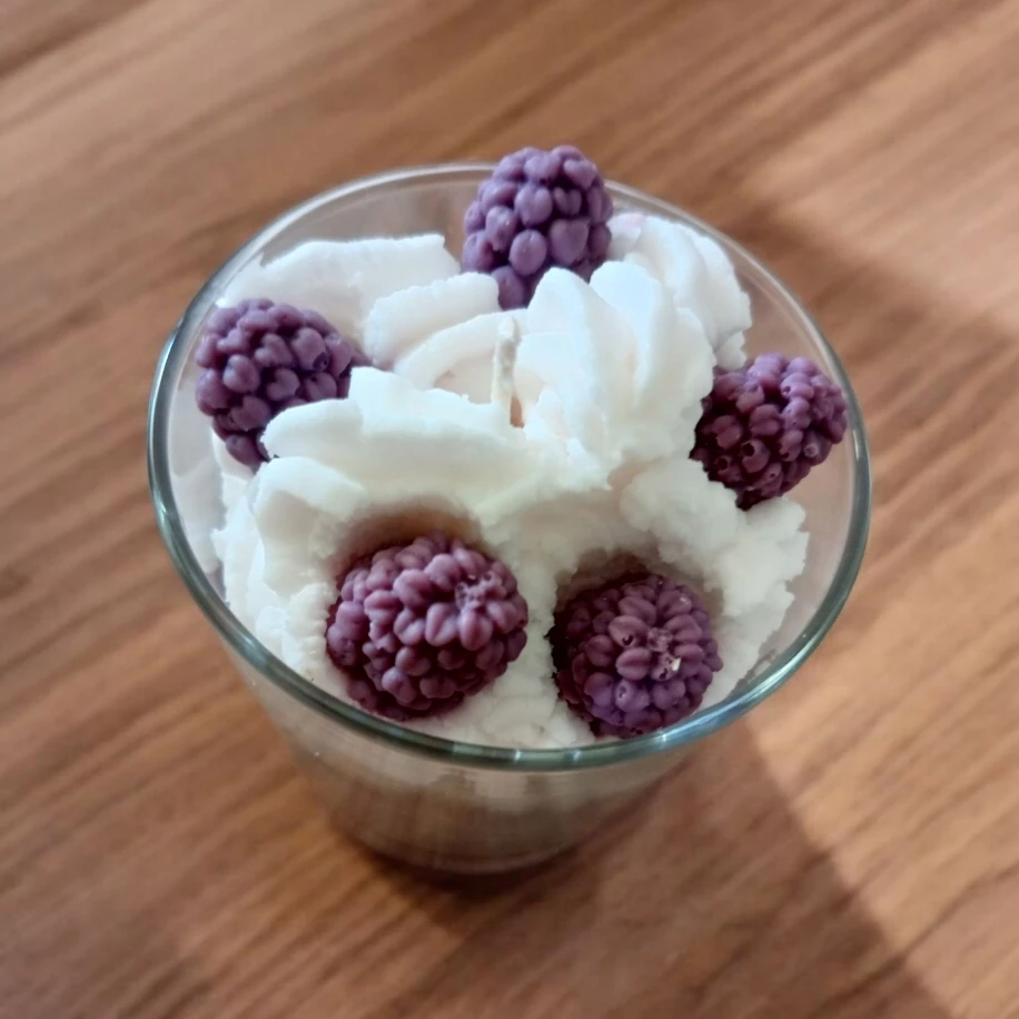 Böğürtlen bardak mum