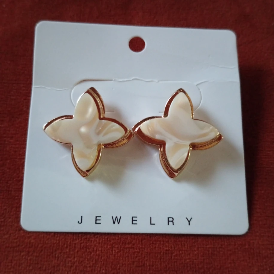 Sedefli Çiçek Küpe