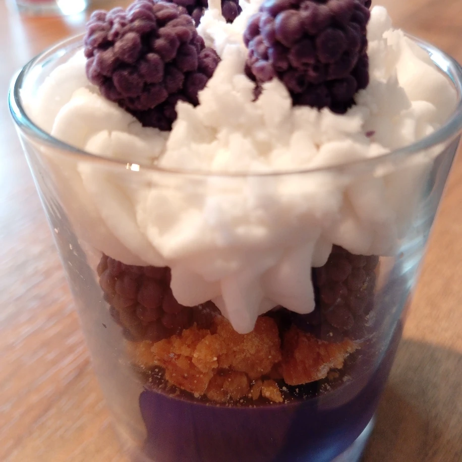 Kremalı böğürtlen mum