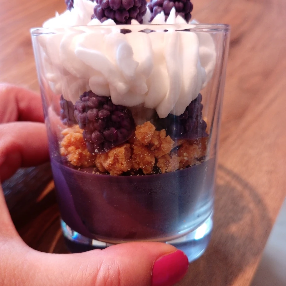 Kremalı böğürtlen mum