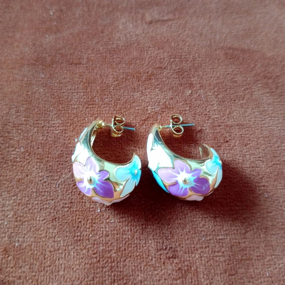 Renkli Çiçekli Çelik Küpe