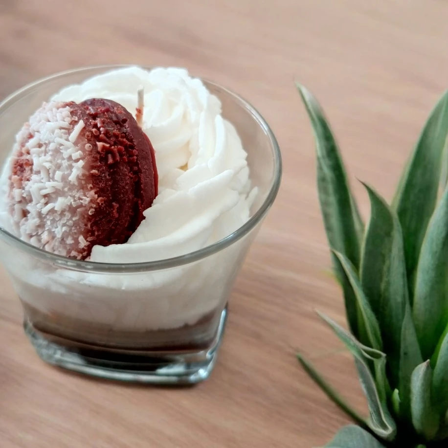 Eti puf kremalı bardak mum