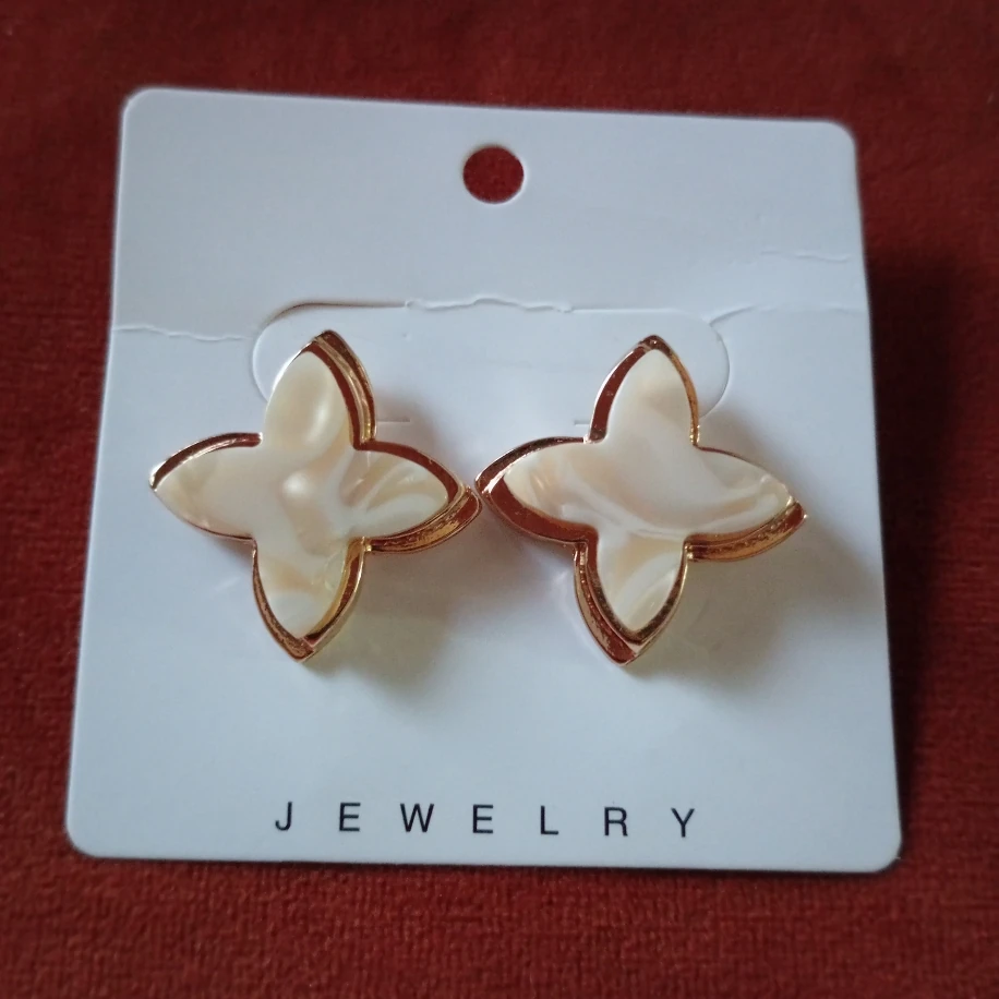 Sedefli Çiçek Küpe