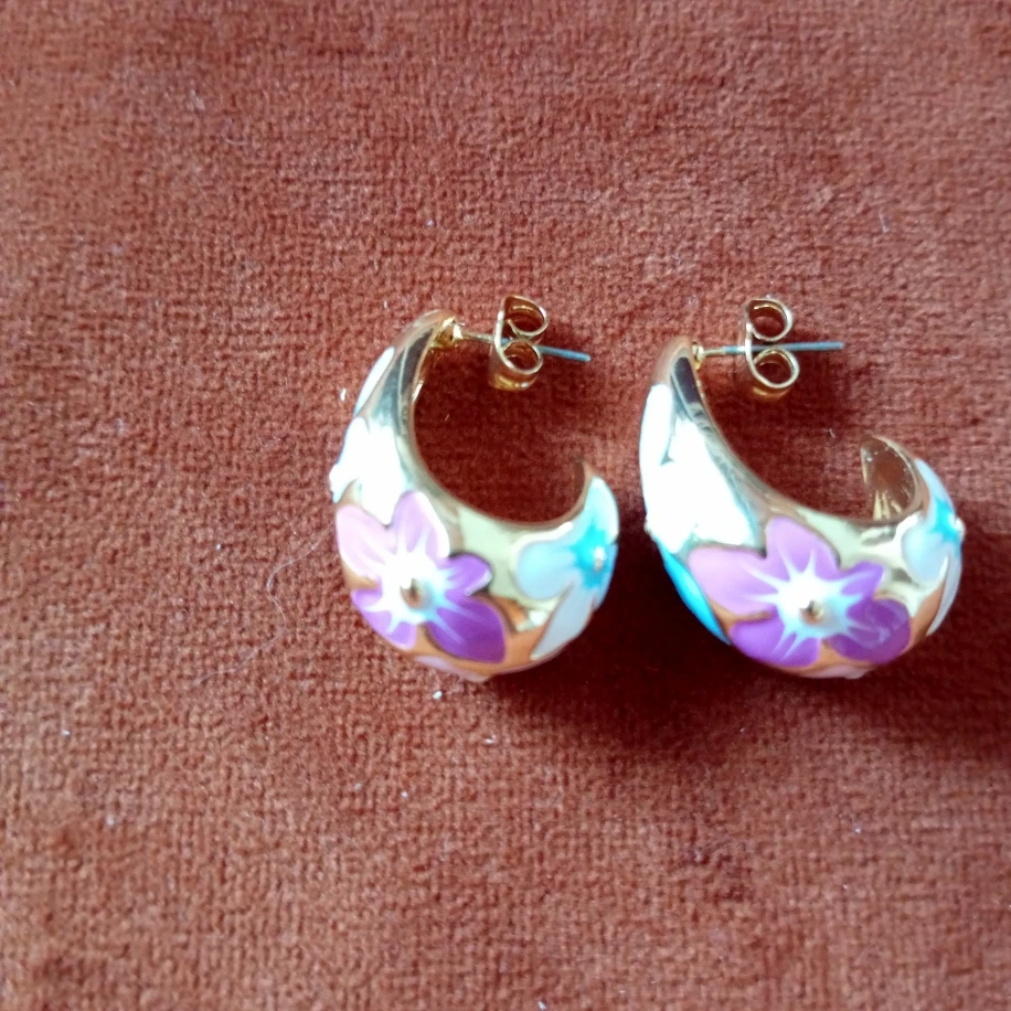 Renkli Çiçekli Çelik Küpe