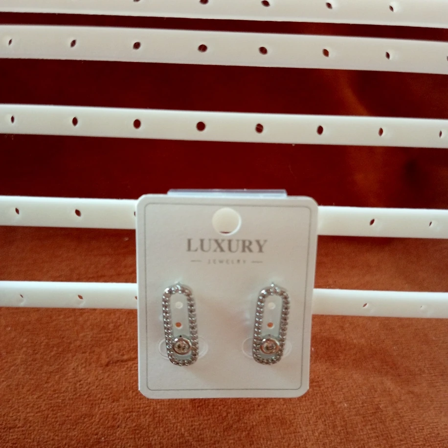 Gümüş Taşlı Çelik Küpe