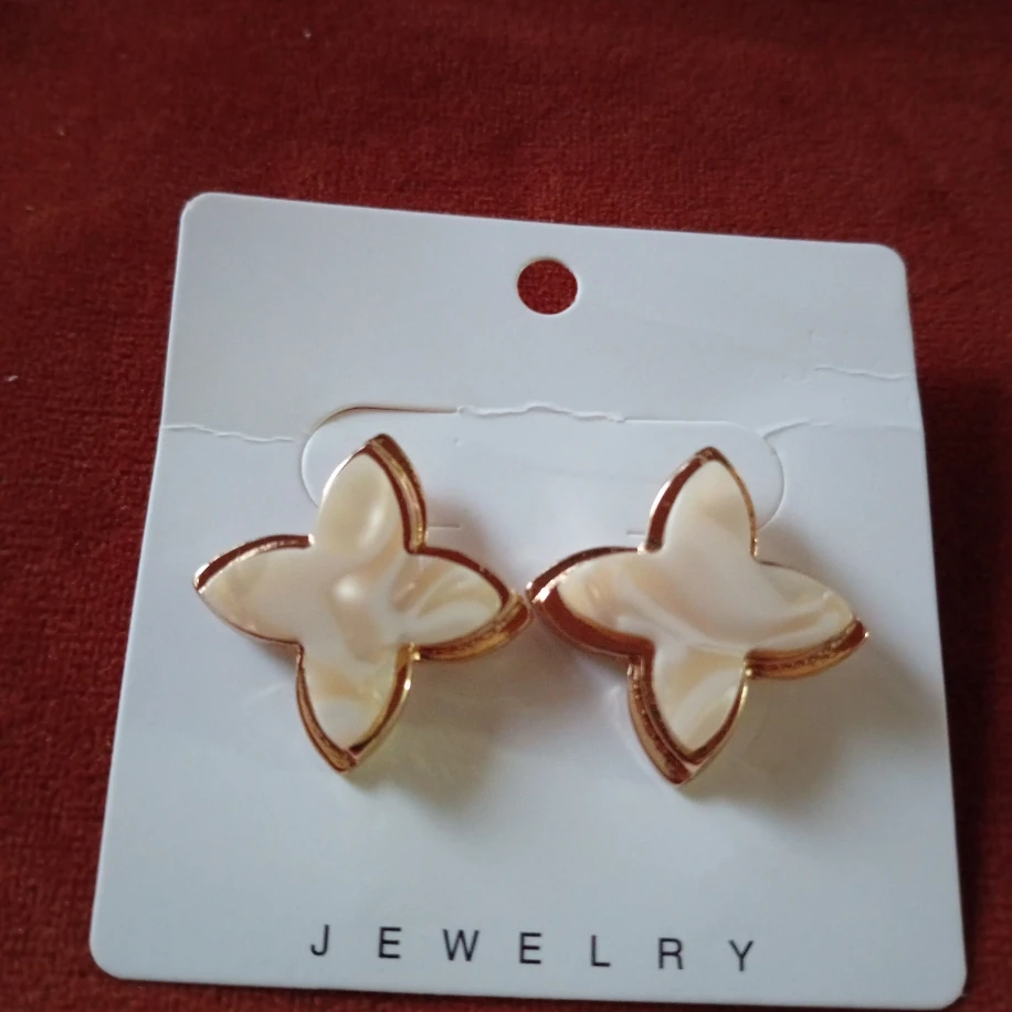 Sedefli Çiçek Küpe