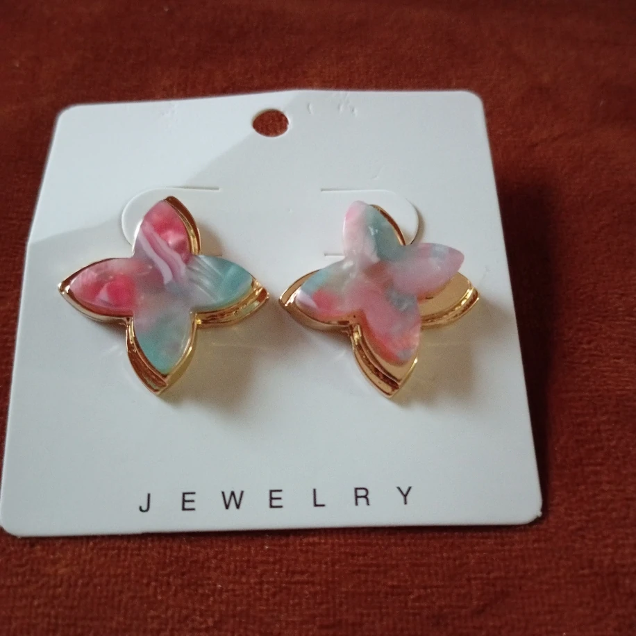 Taşlı Çiçek Küpe