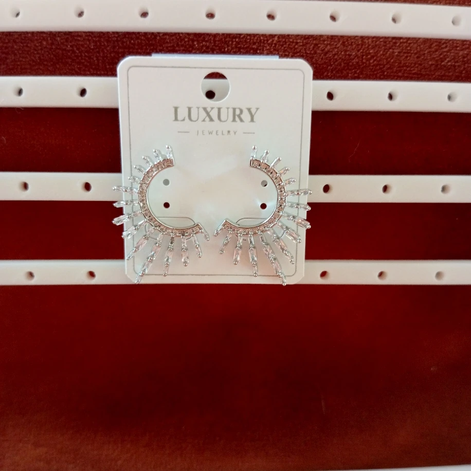 Taşlı Çelik küpe