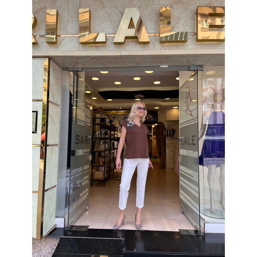ÇİÇEK BASKI DETAYLI TİŞÖRT