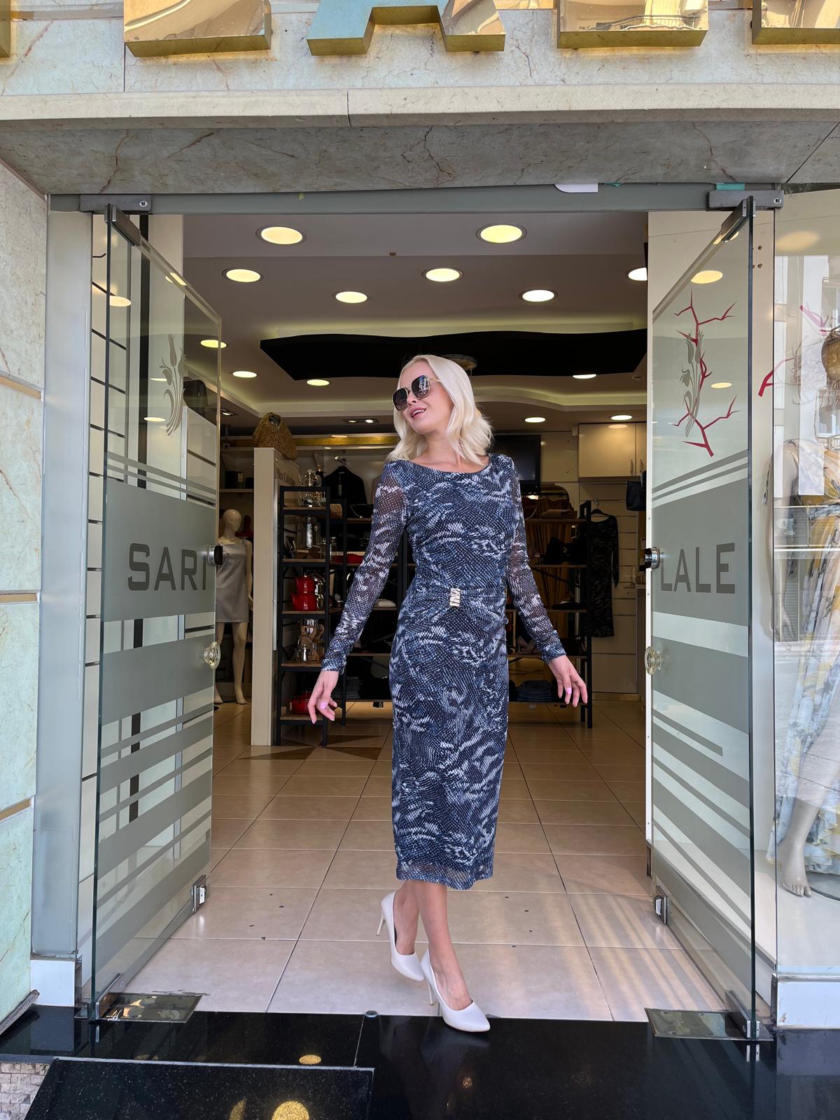 YILAN DESENLİ UZUN KOLLU MİDİ ELBİSE