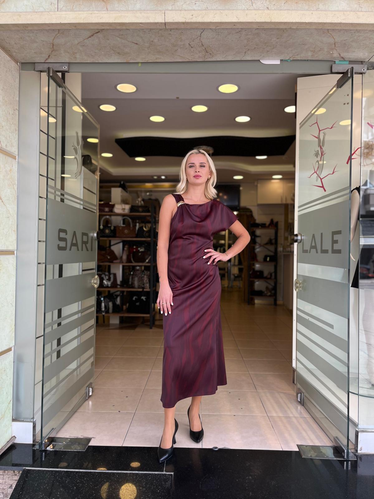 DRAPELİ OMUZ DETAYLI ELBİSE